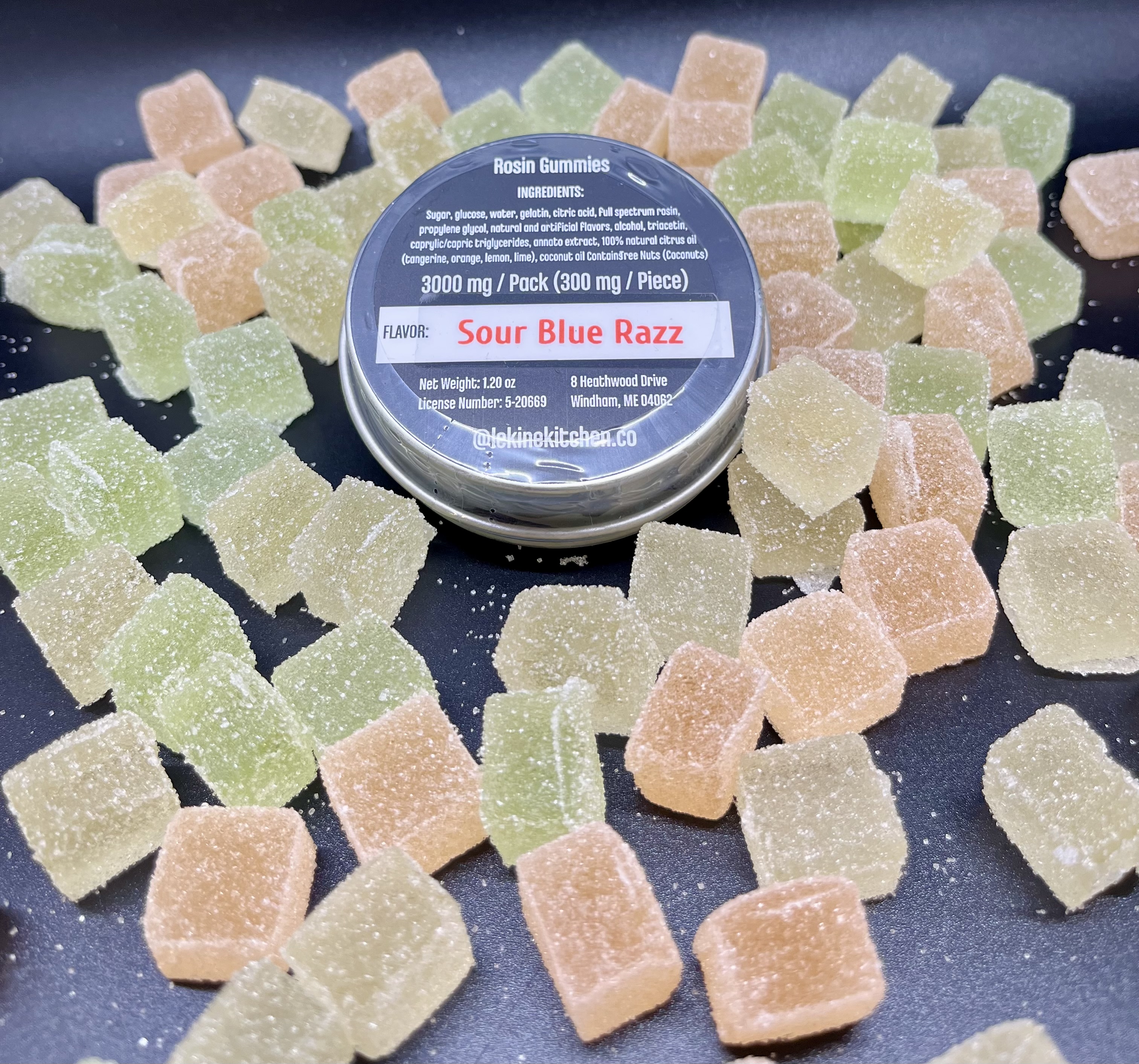 Photograph of product: Undertow x Le Kine Kitchen: Sour Blue Razz 300mg/3000mg au chocolat Rosin Gummies