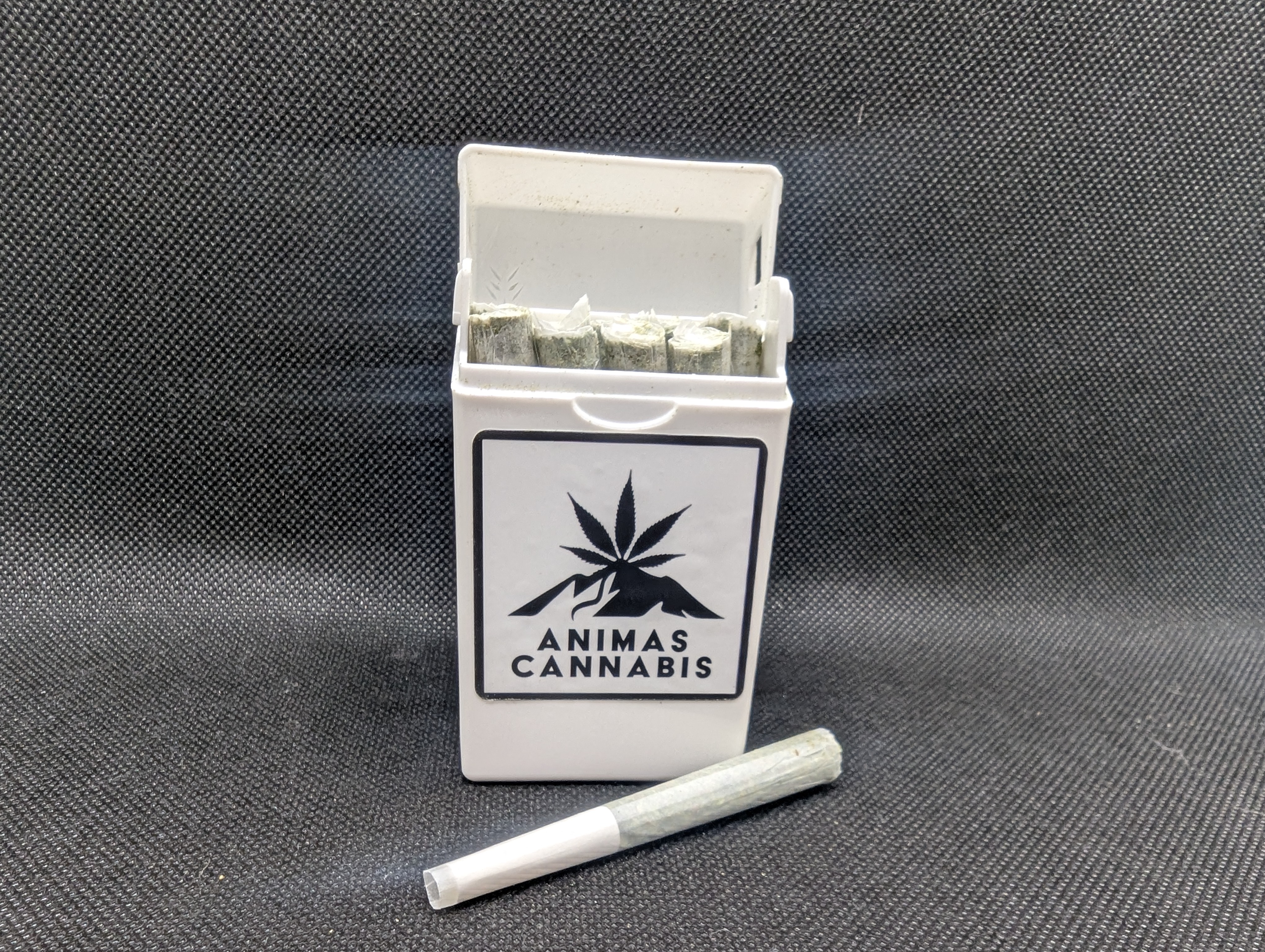 Photograph of product: 10 Pack .5g PreRolls Animas Oui'd Strawguava