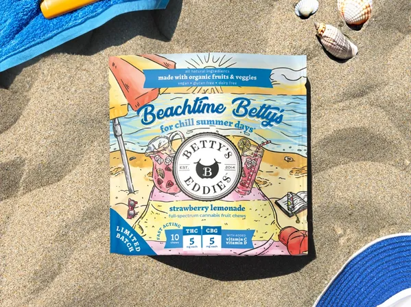 Photograph of product: Beachtime Betty's Strawberry Lemonade Fruit Chews (10pk)