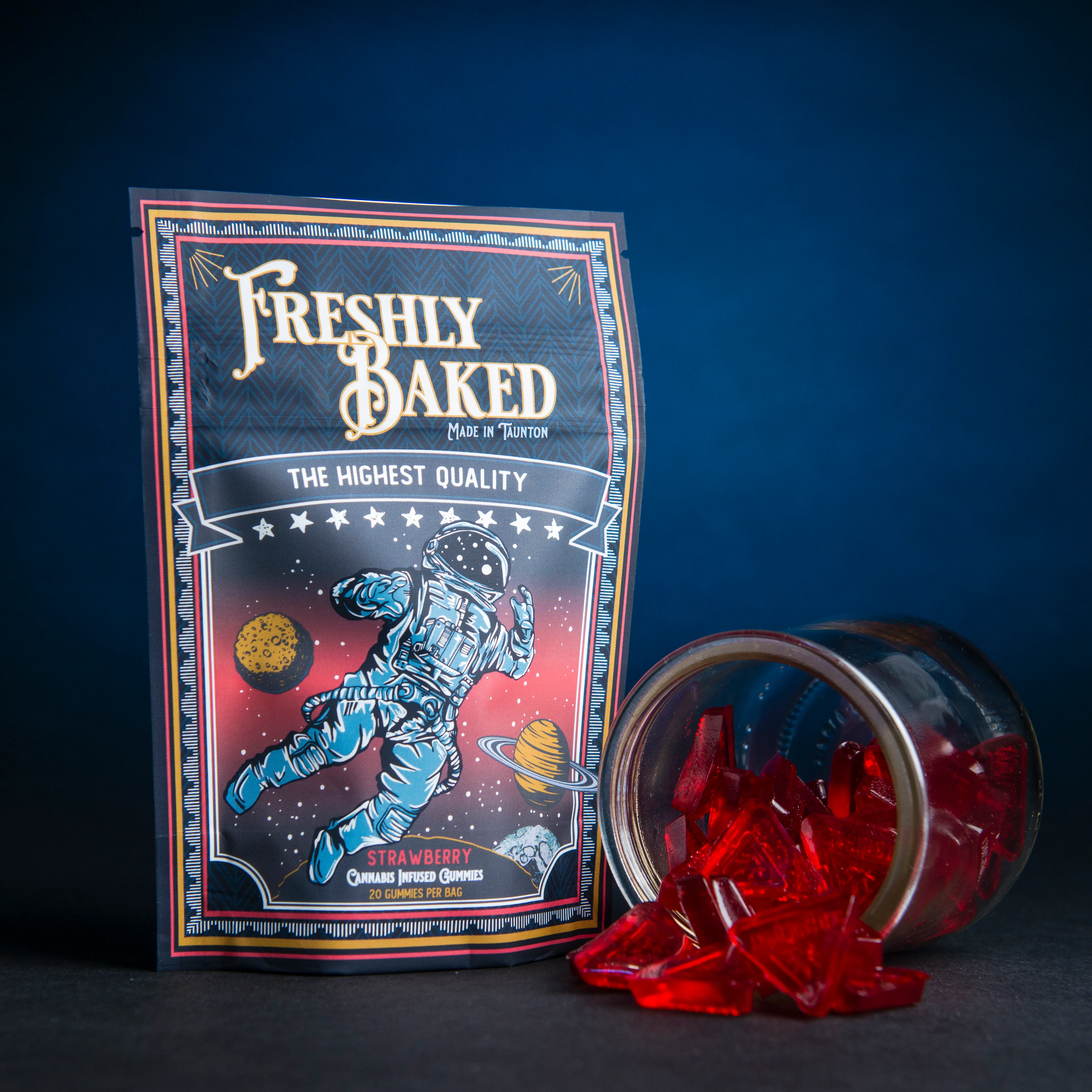 Photograph of product: Strawberry 1:1 Gummies 20pk (100mg TH-oui/100mg CBD)