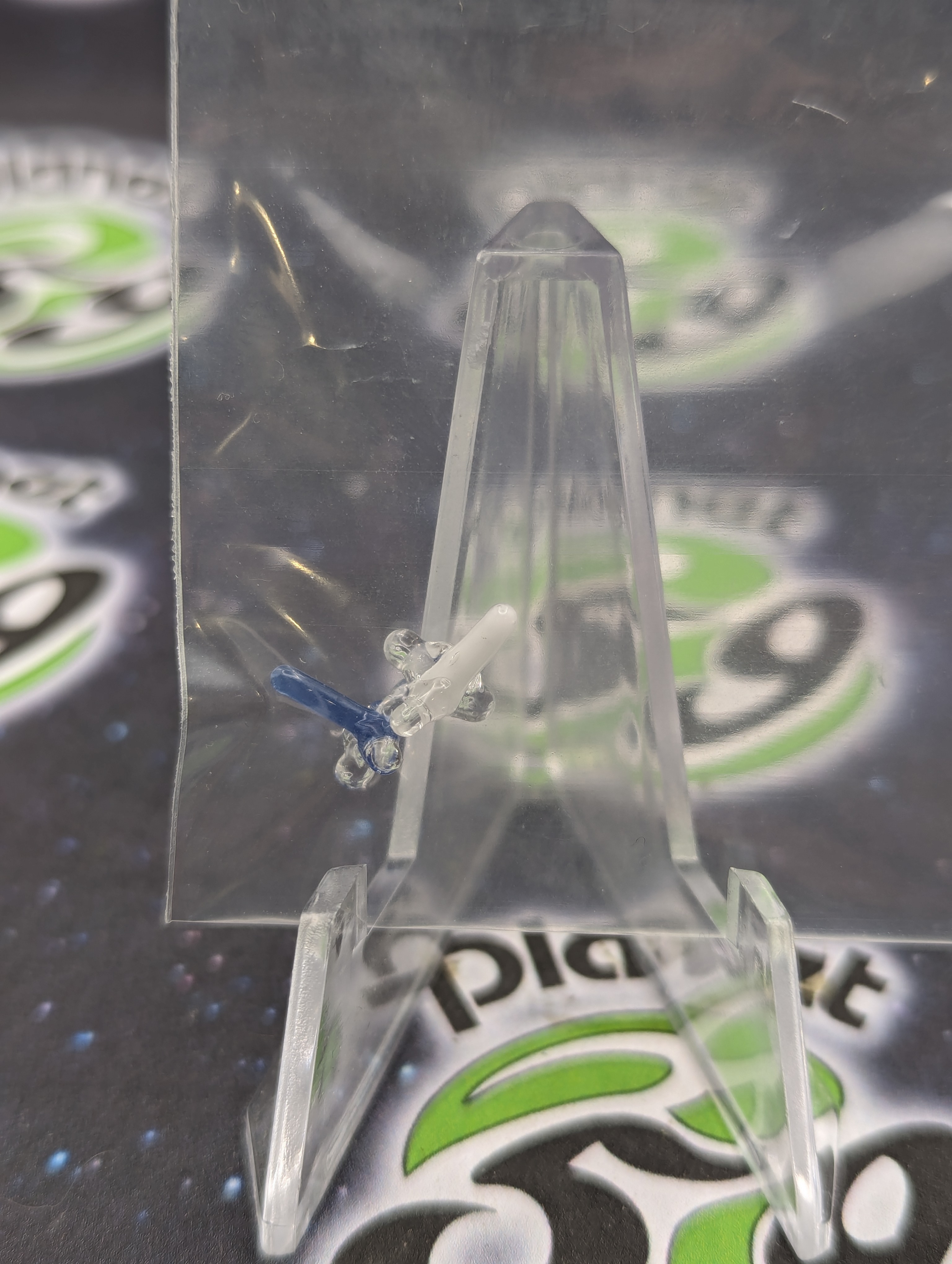 Photograph of product: Lindsey Waldo | Glass Screens