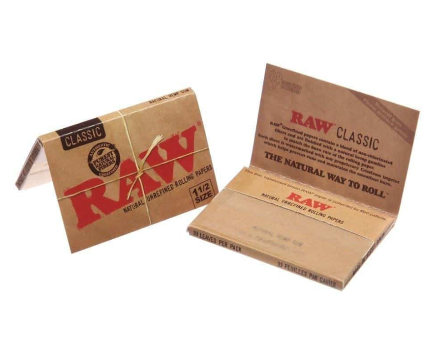 Photograph of product: CLASSIC | ROLLING PAPERS | 1 1/2