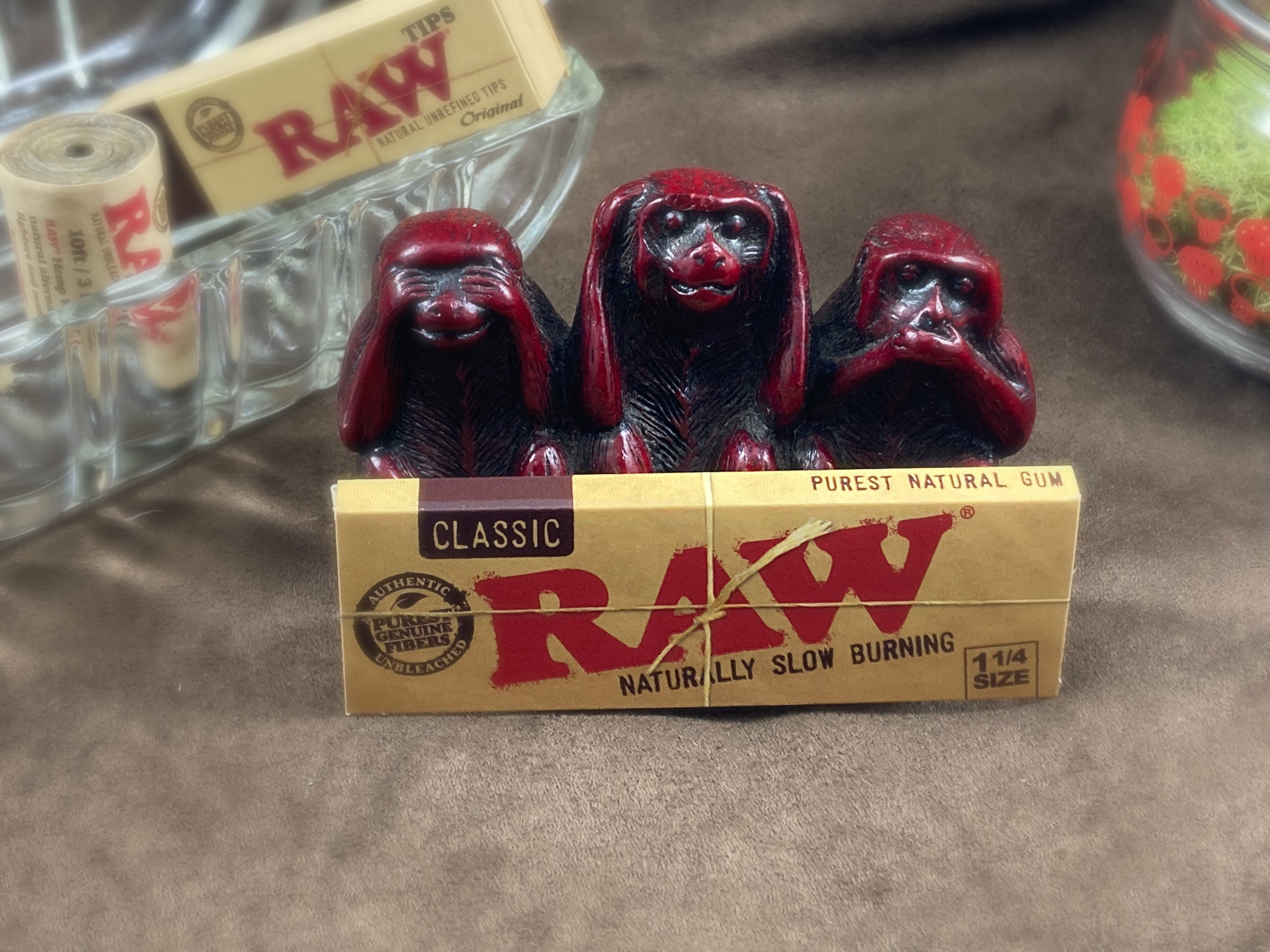 Photograph of product: RAW Classic 1 1/4 Rolling Papers