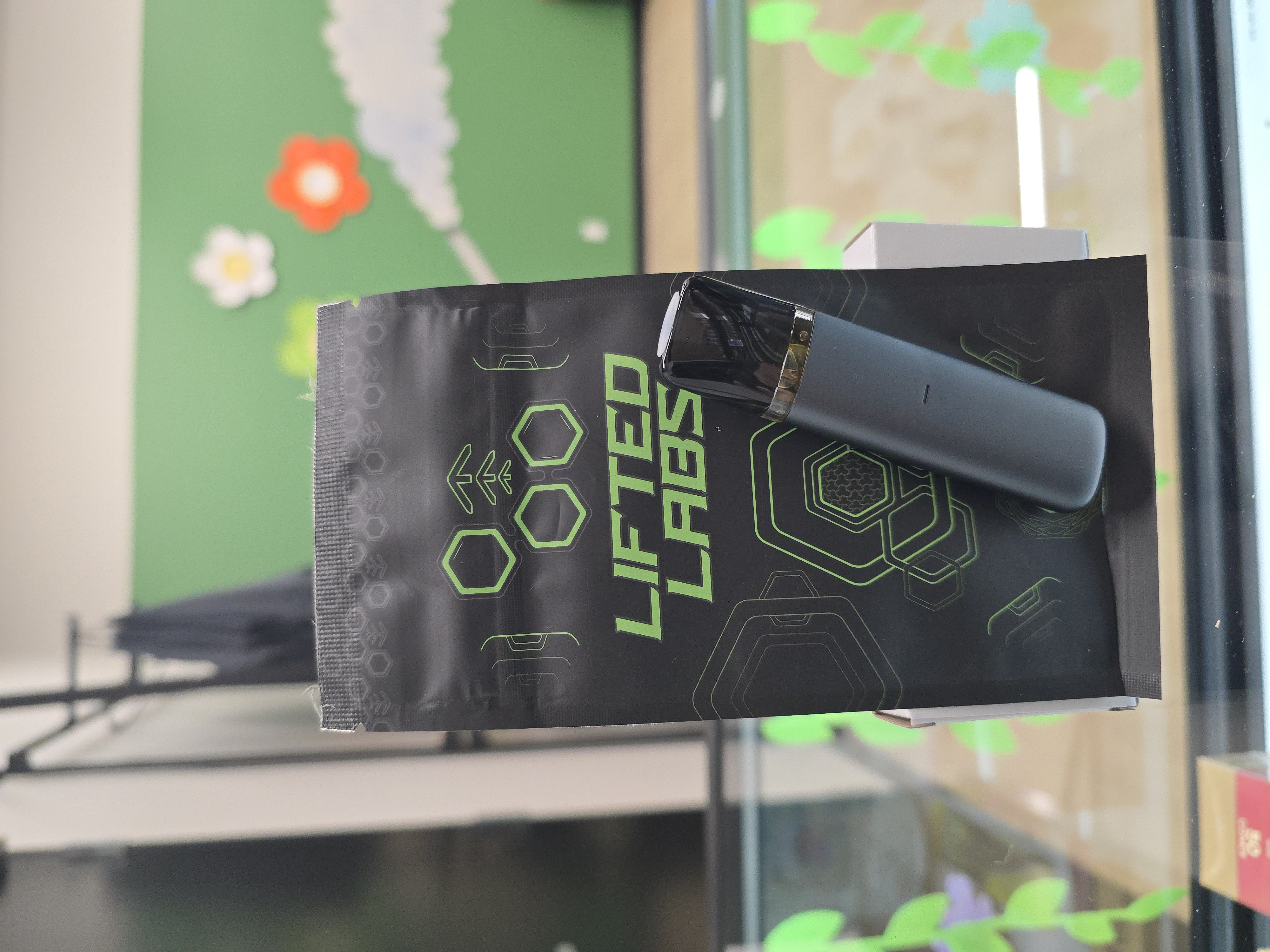 Photograph of product: STRAWBERRY FUMEZ - Disposable Live Rosin Vape