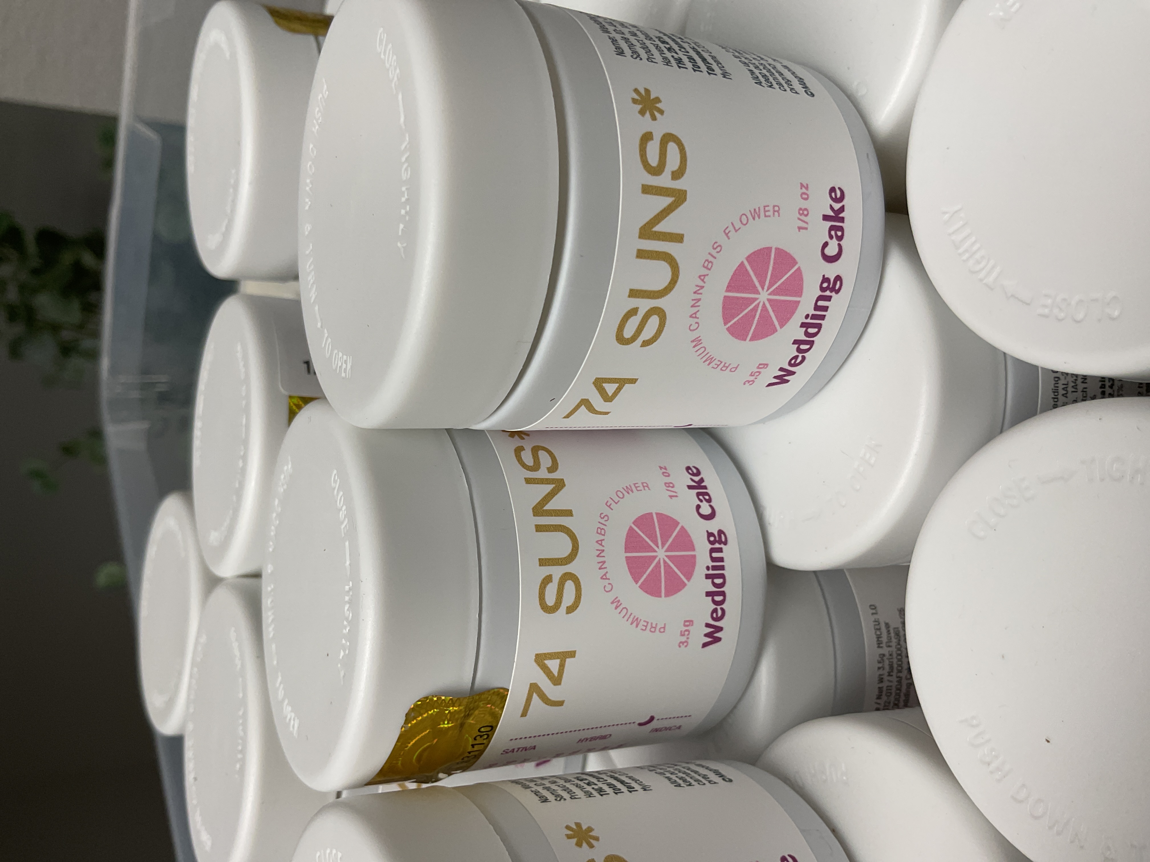 Photograph of product: 74 Suns | Wedding Cake - 3.5g