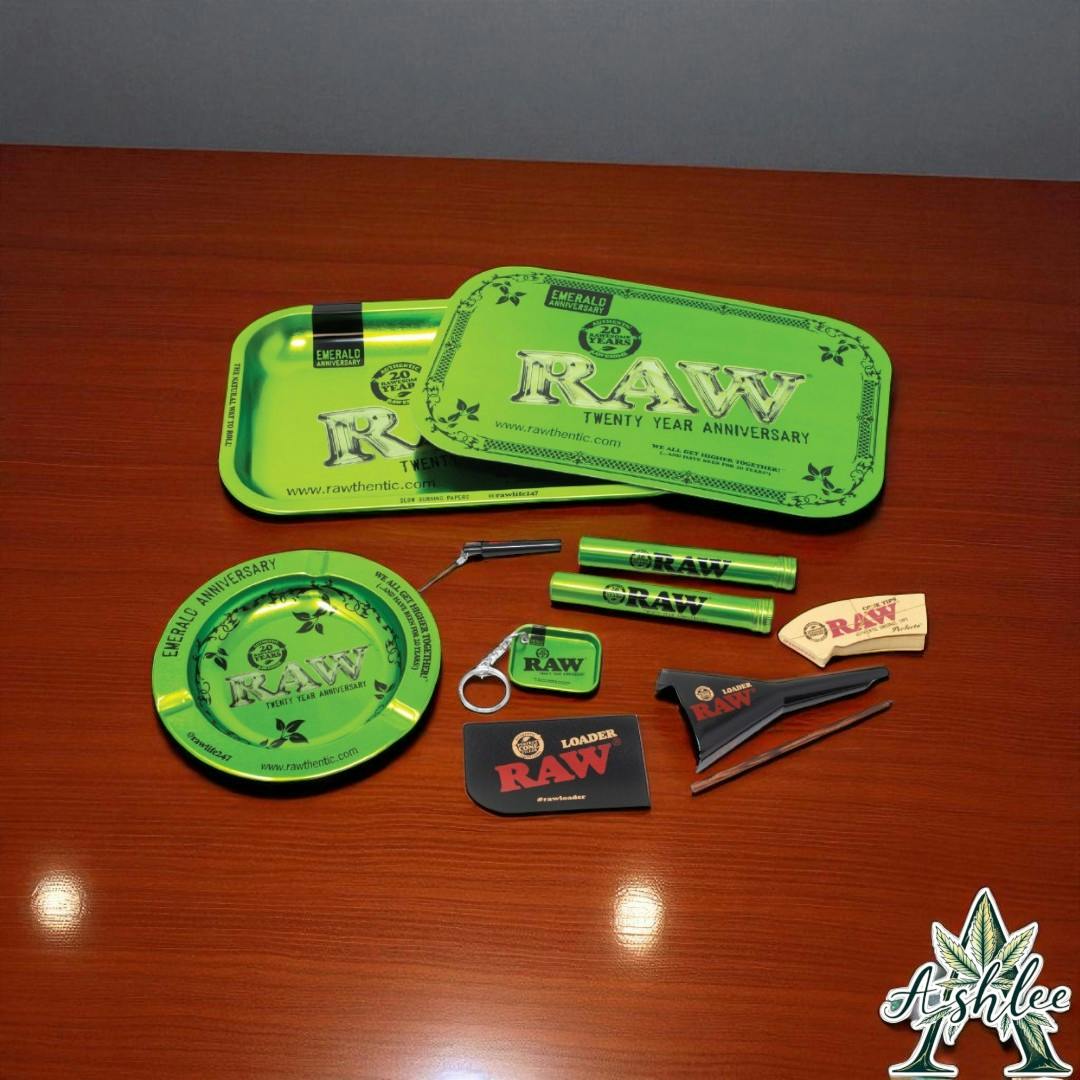 Photograph of product: 20TH ANNIVERSARY EMERALD SET - 11PC - One Size