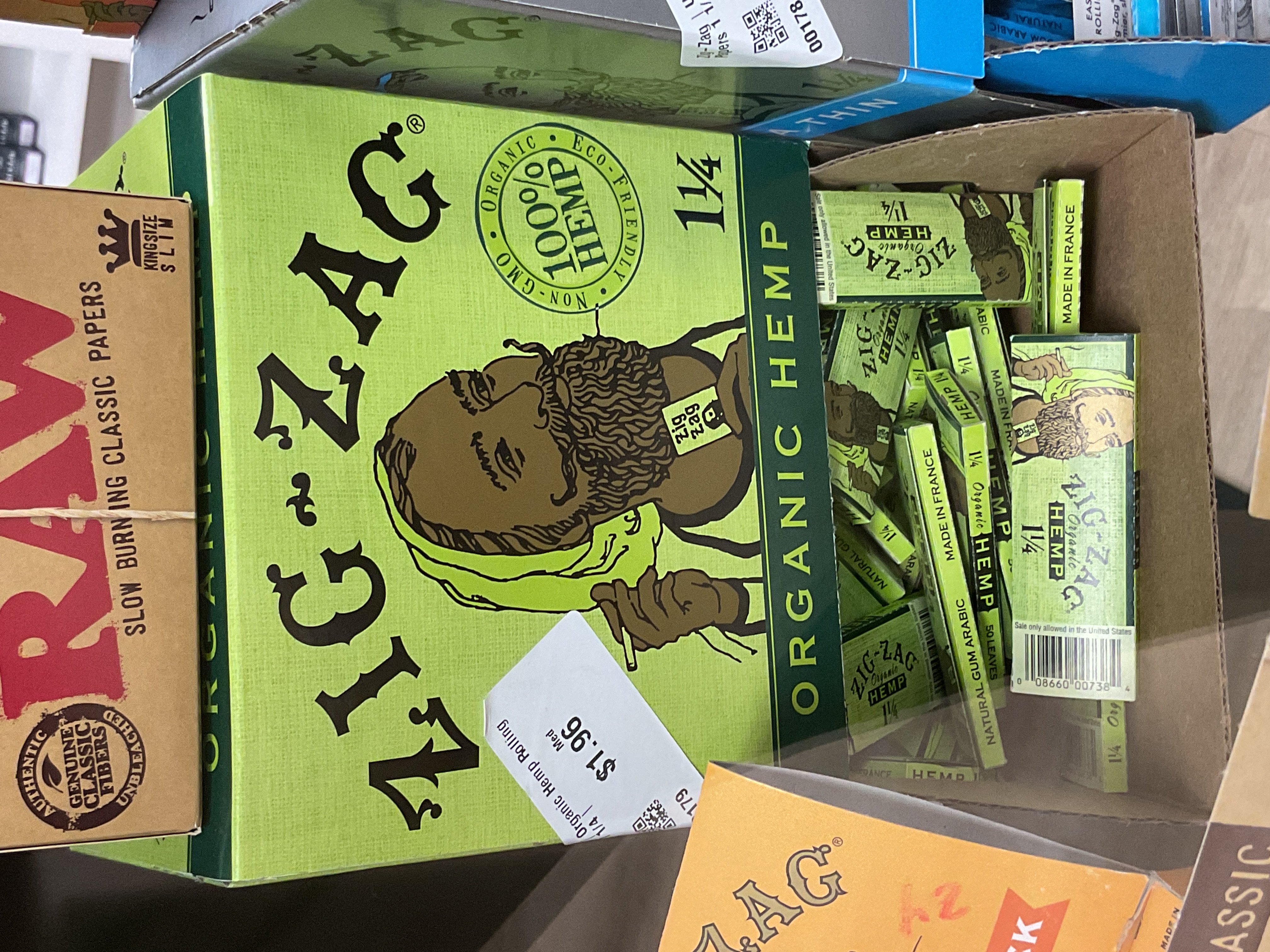 Photograph of product: Zig-Zag | Organic Hemp Rolling Papers 1 1/4 |