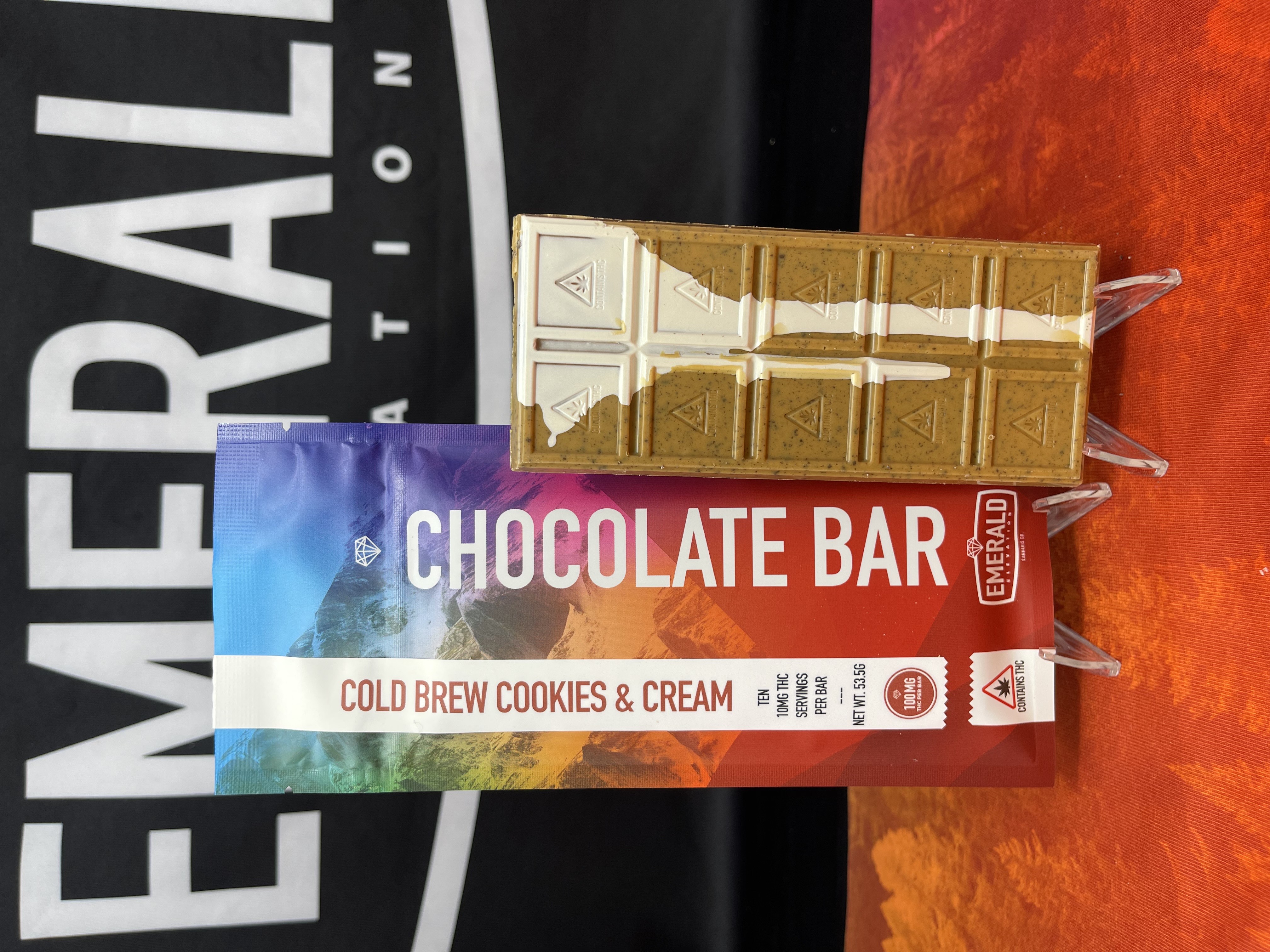 Photograph of product: Cold Brew Cookies & Cream Chocolate Bar 100MG