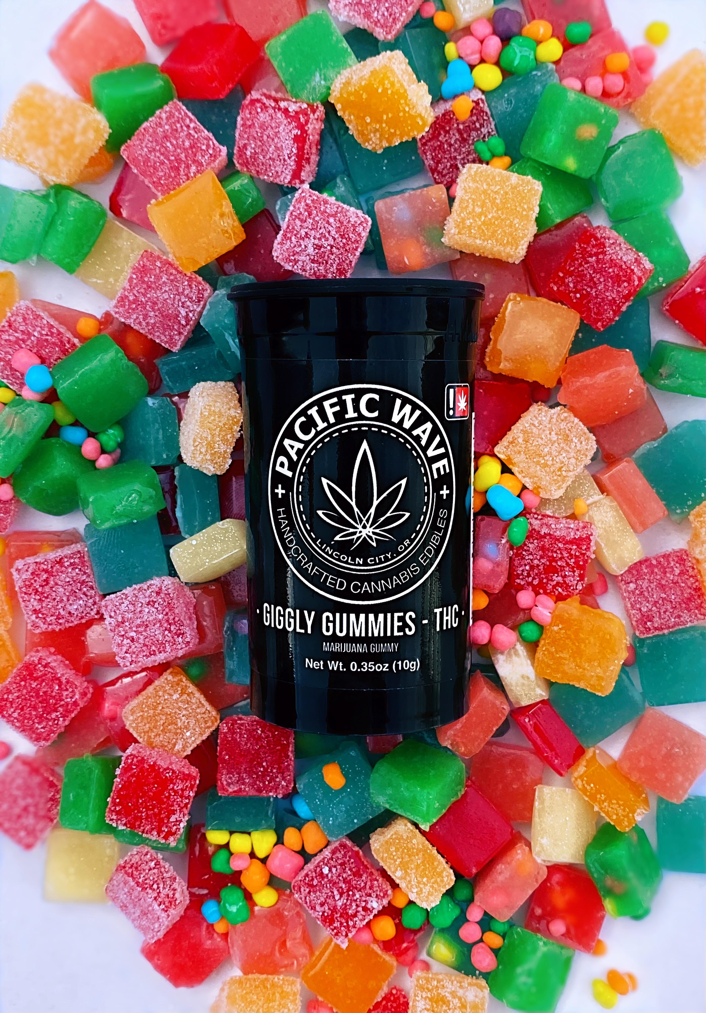 Photograph of product: PACIFIC WAVE | GALACTIC GUMMY | 10pc | STRAWBERRY