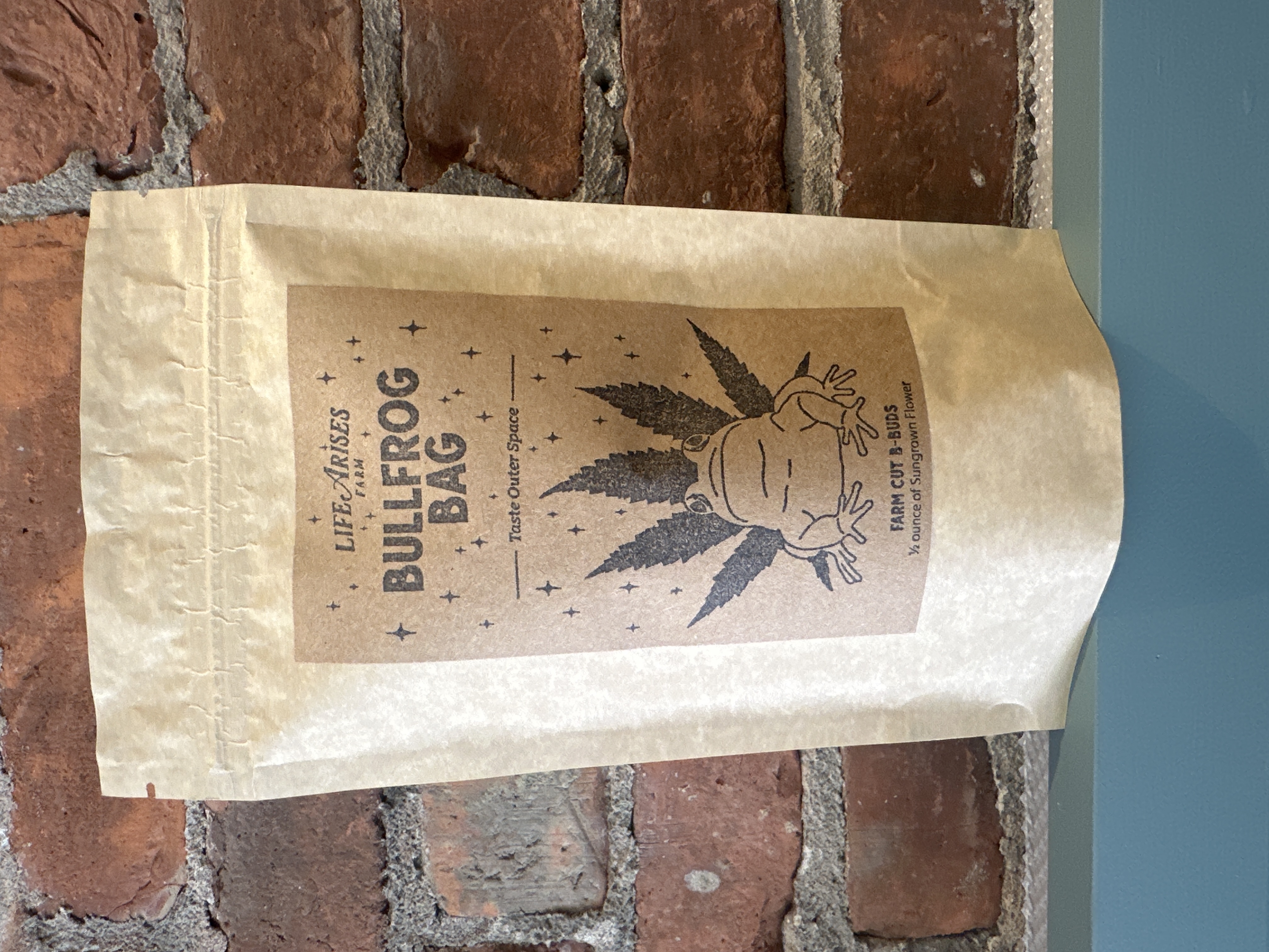 Photograph of product: Life Arises Farm Farmers Cut B-Buds | Bullfrog Bags | Vale Tudo