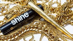 Photograph of product: Shine 24k Gold King Size single sheet rolling paper