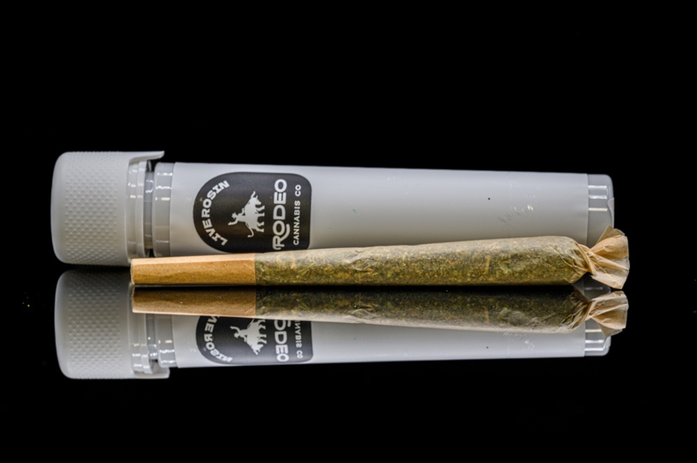 Photograph of product: Rodeo Rainbow B. (I) 1g Preroll (C0070000212)