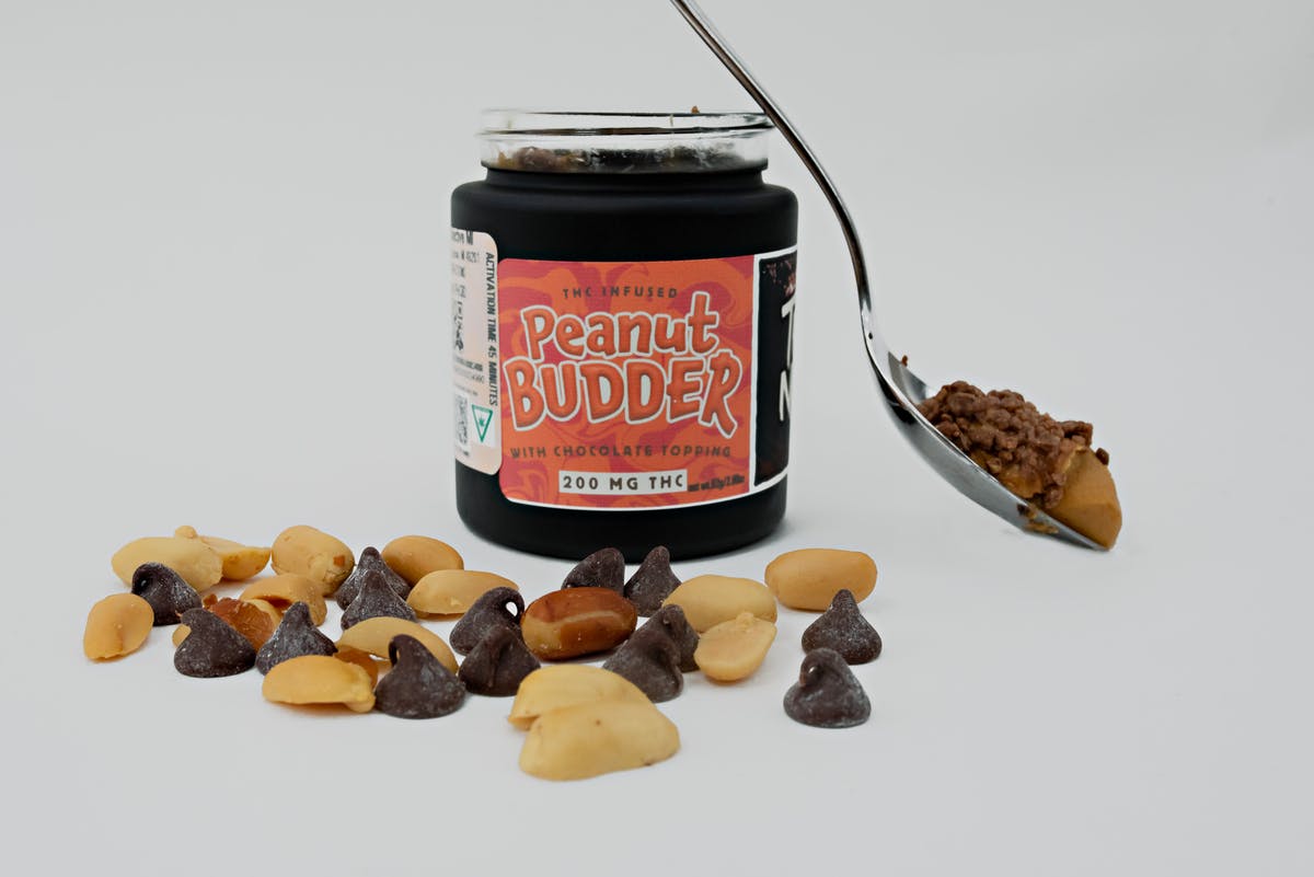 Photograph of product: True North: Peanut Budder w/ Chocolate Topping 200 mg