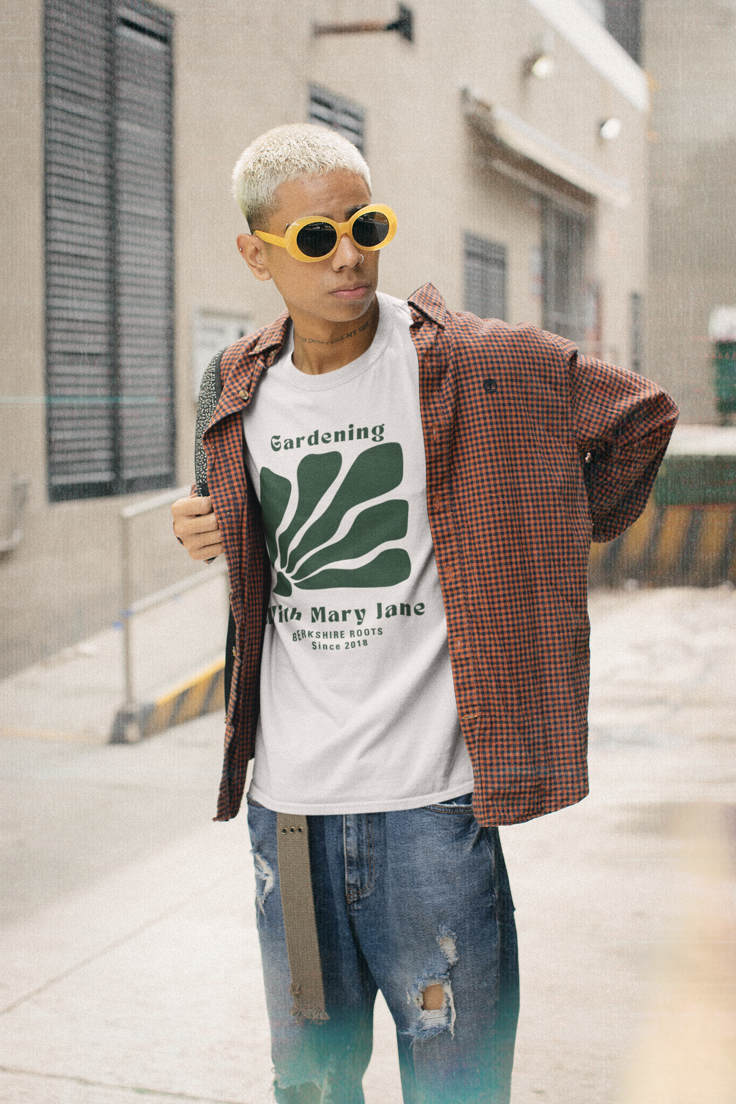 Photograph of product: Gardening with Mary Jane | (Ivory) Green Thumb Shirt | Small
