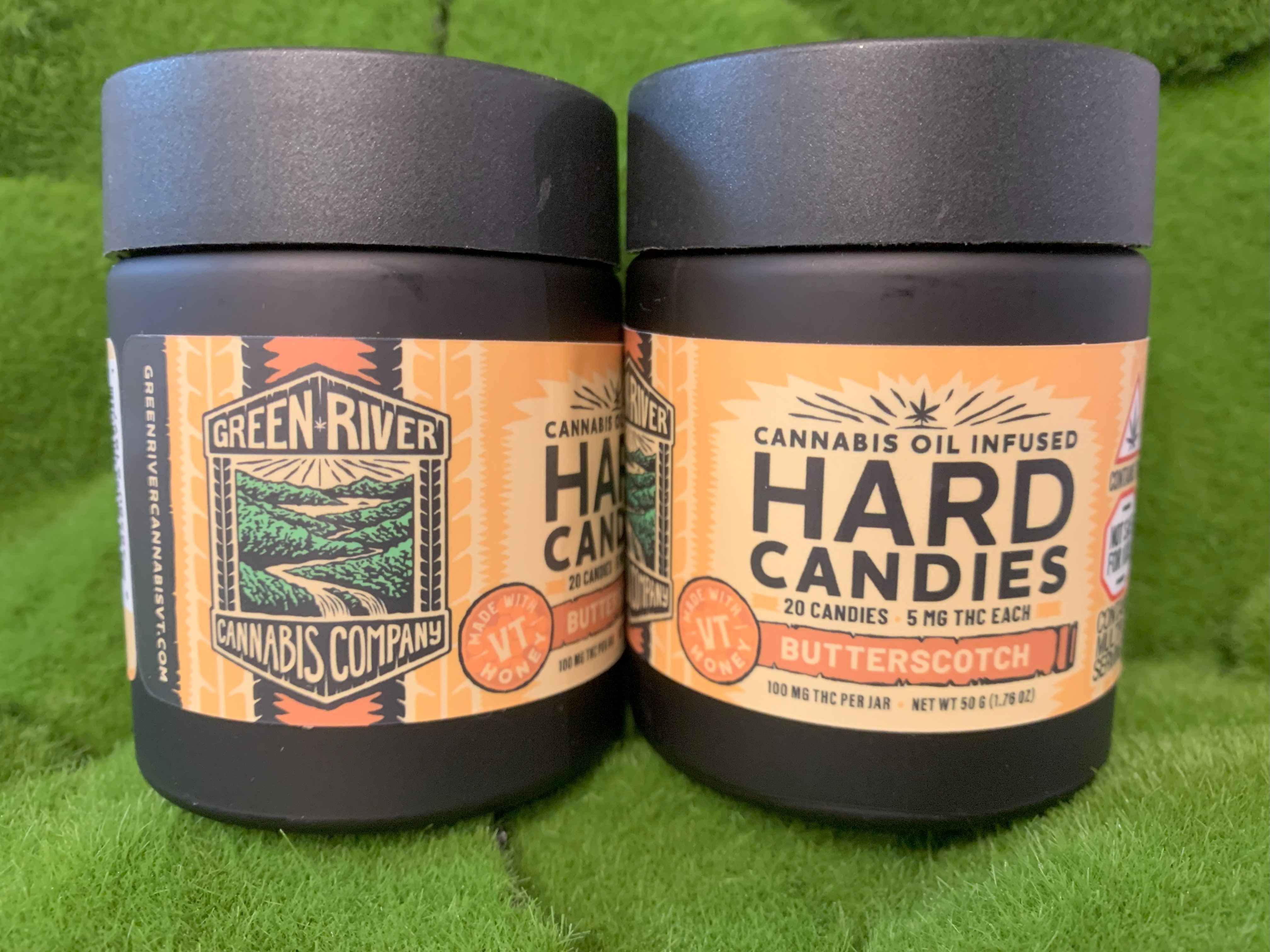 Photograph of product: 100mg Edible Pack | Butterscotch Hard Candies | Green River Oui'd Company