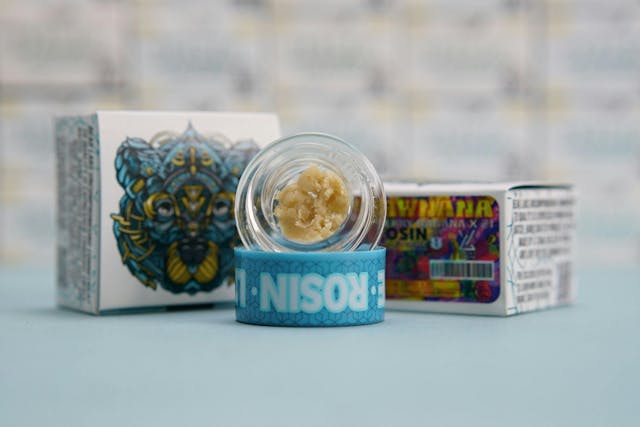 Photograph of product: 1G Cold Cure Rosin au chocolatburger x GMO  (T1) - au chocolatburger x GMO (T1)