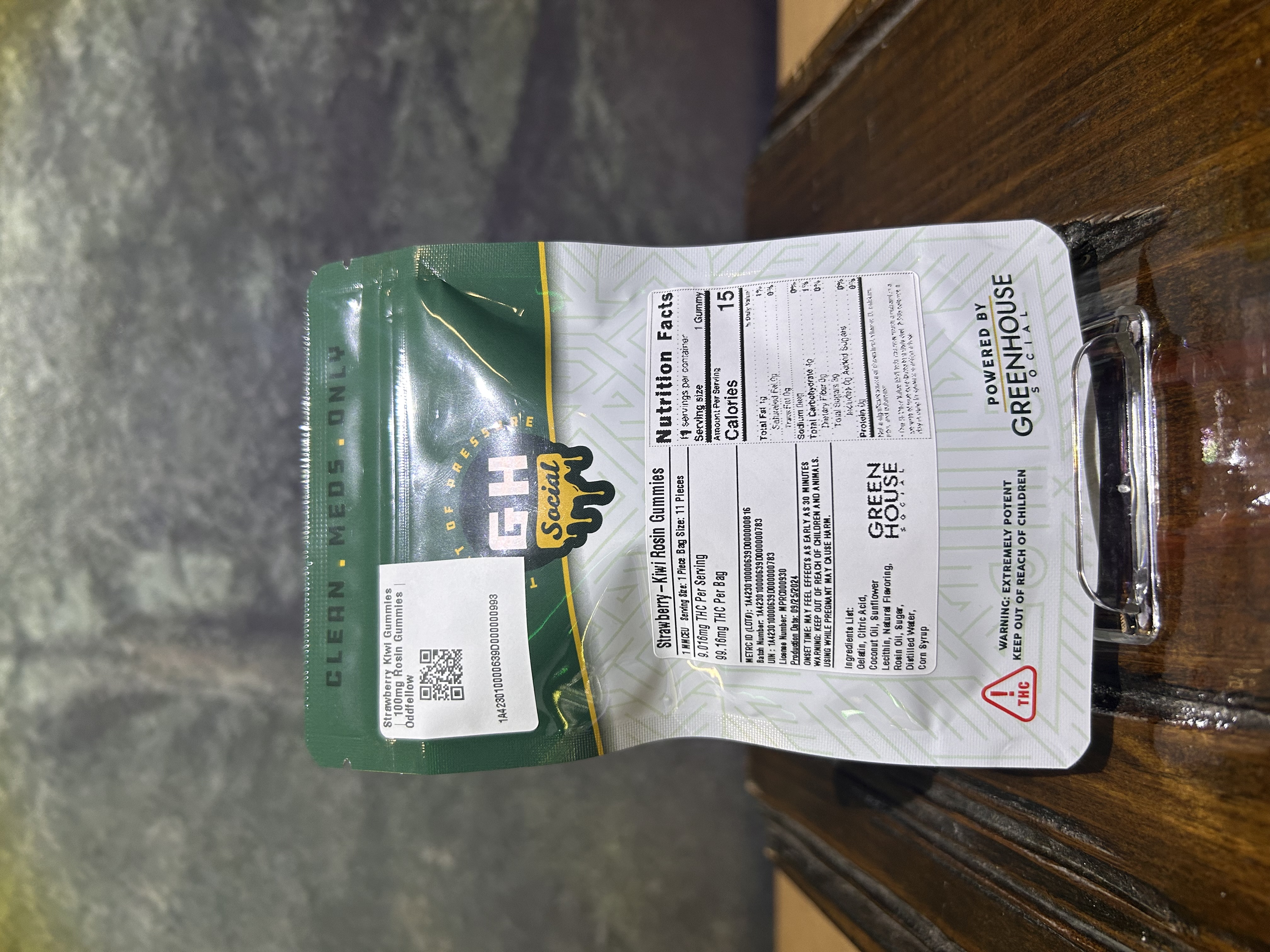 Photograph of product: Strawberry Kiwi Gummies | 100mg Rosin Gummies | Oddfellow
