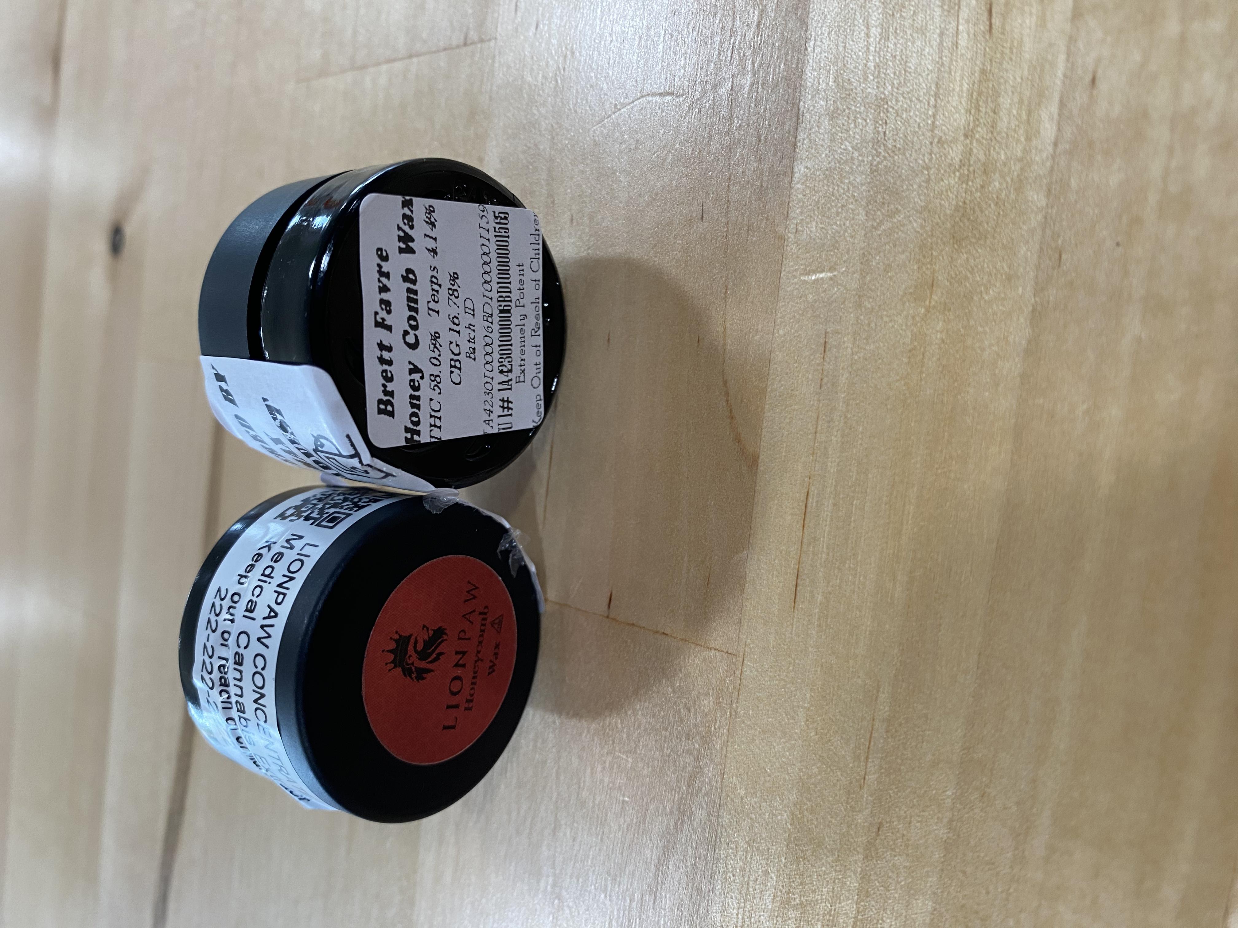 Photograph of product: Lion Paw Brett Farve Honey Comb Wax