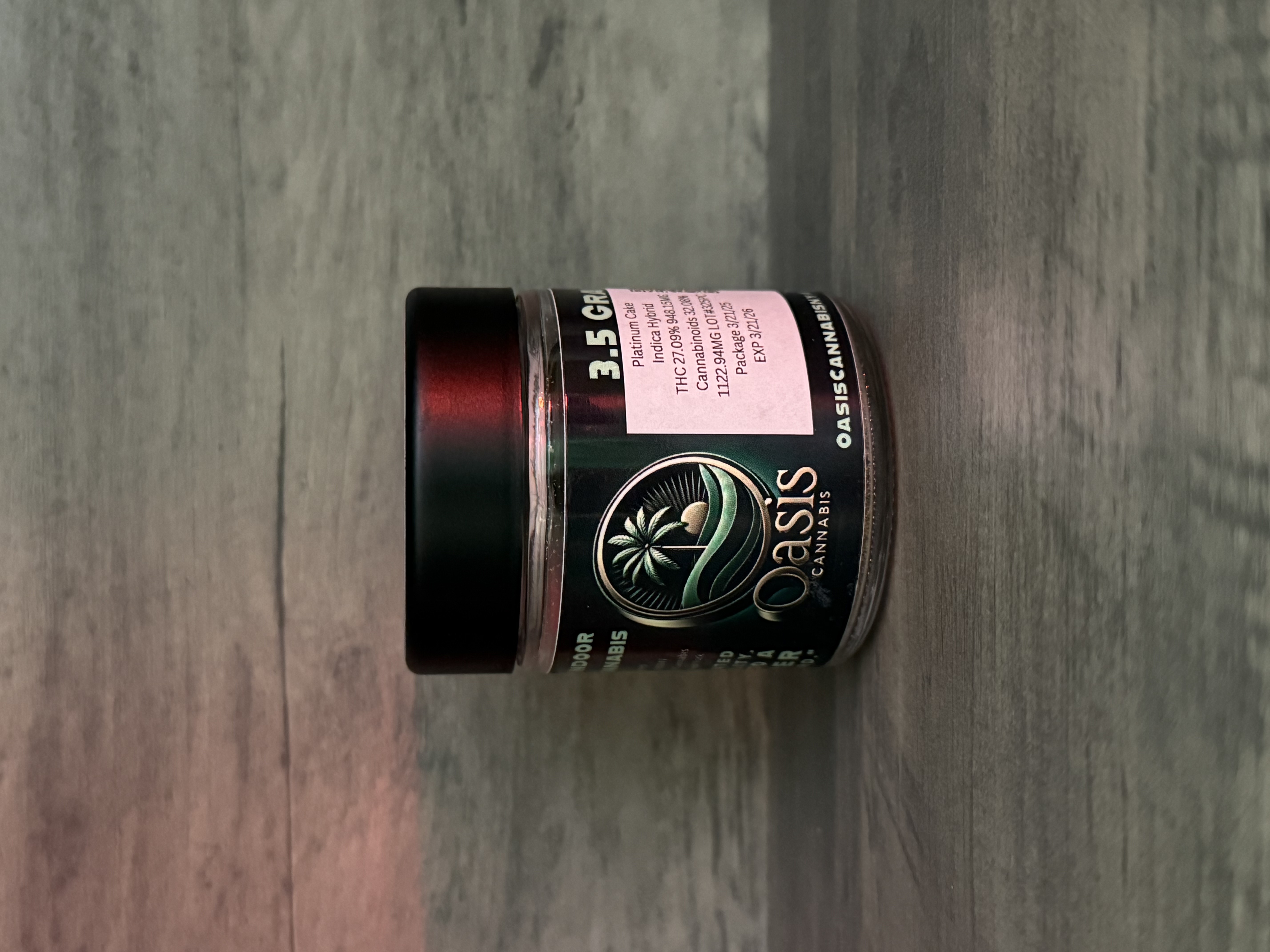 Photograph of product: Oasis Oui'd Flower - Platinum Cake - 3.5g