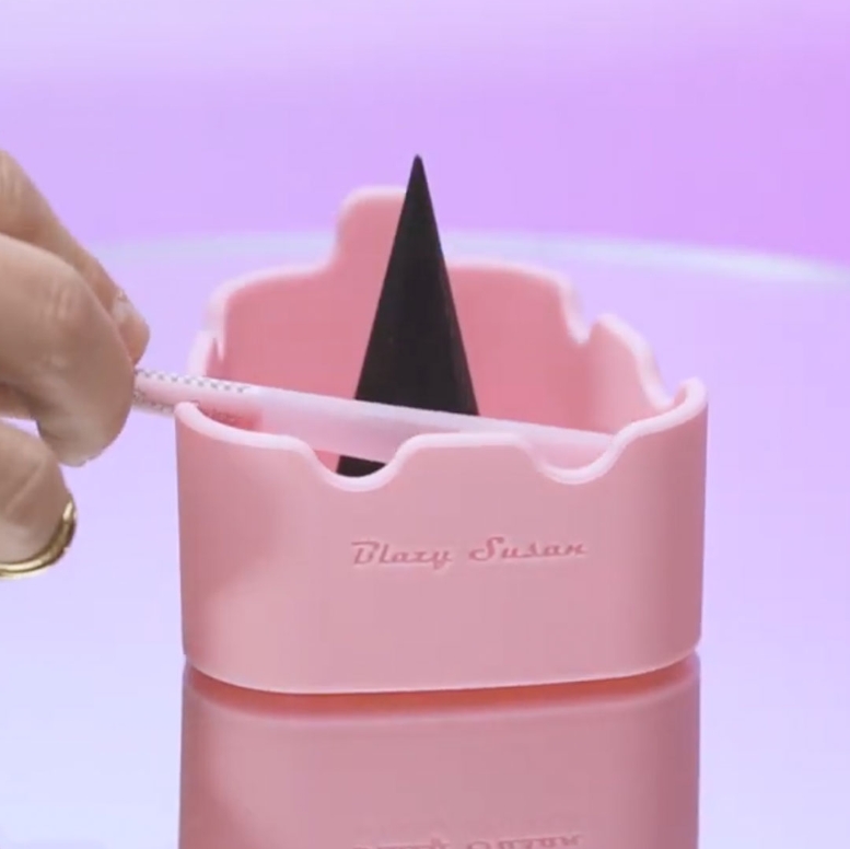 Photograph of product: NC Blazy Susan - Silicone Ashtray
