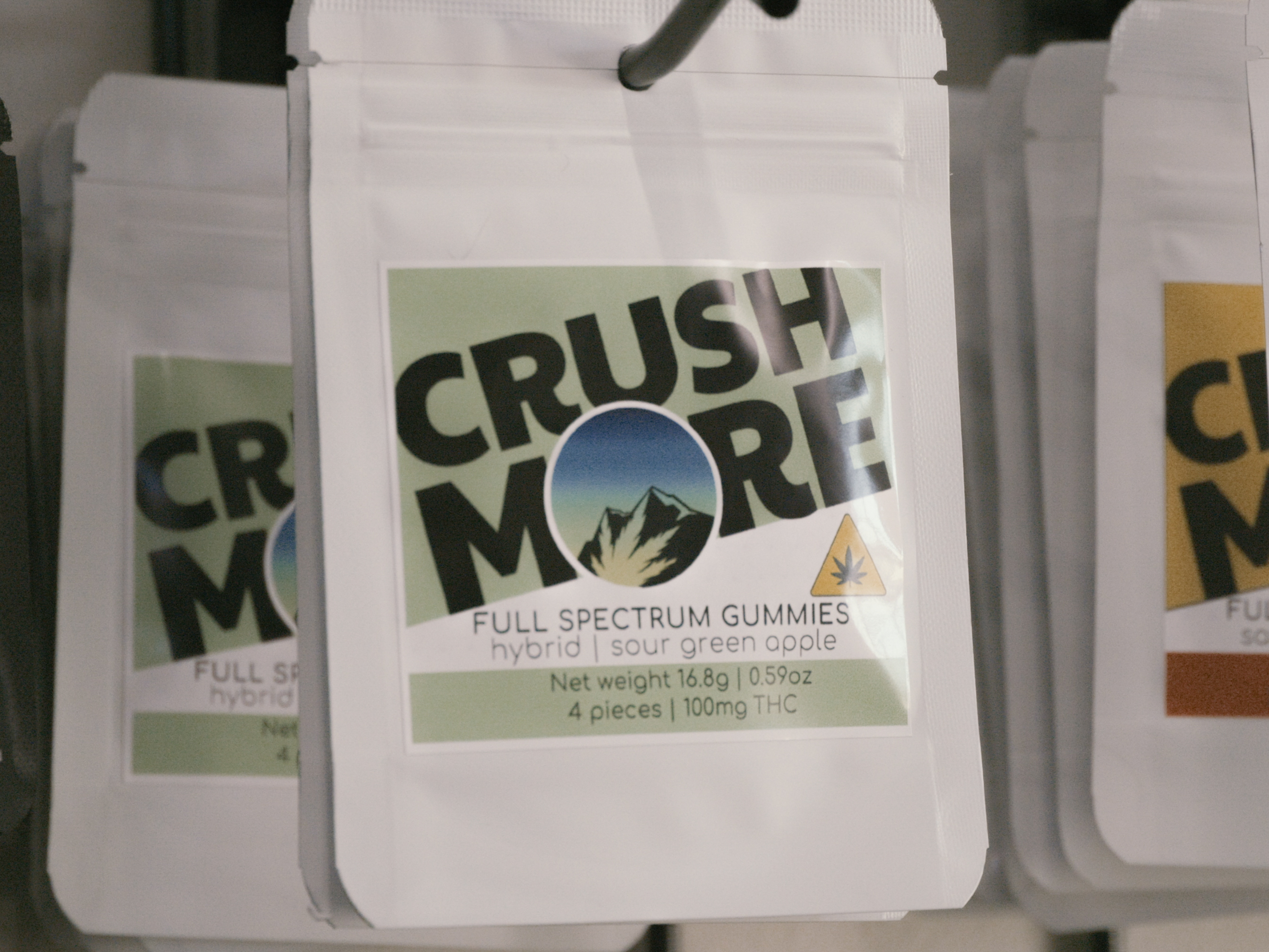 Photograph of product: Crushmore - 4pc - 100 MG Gummies - Sour Green Apple