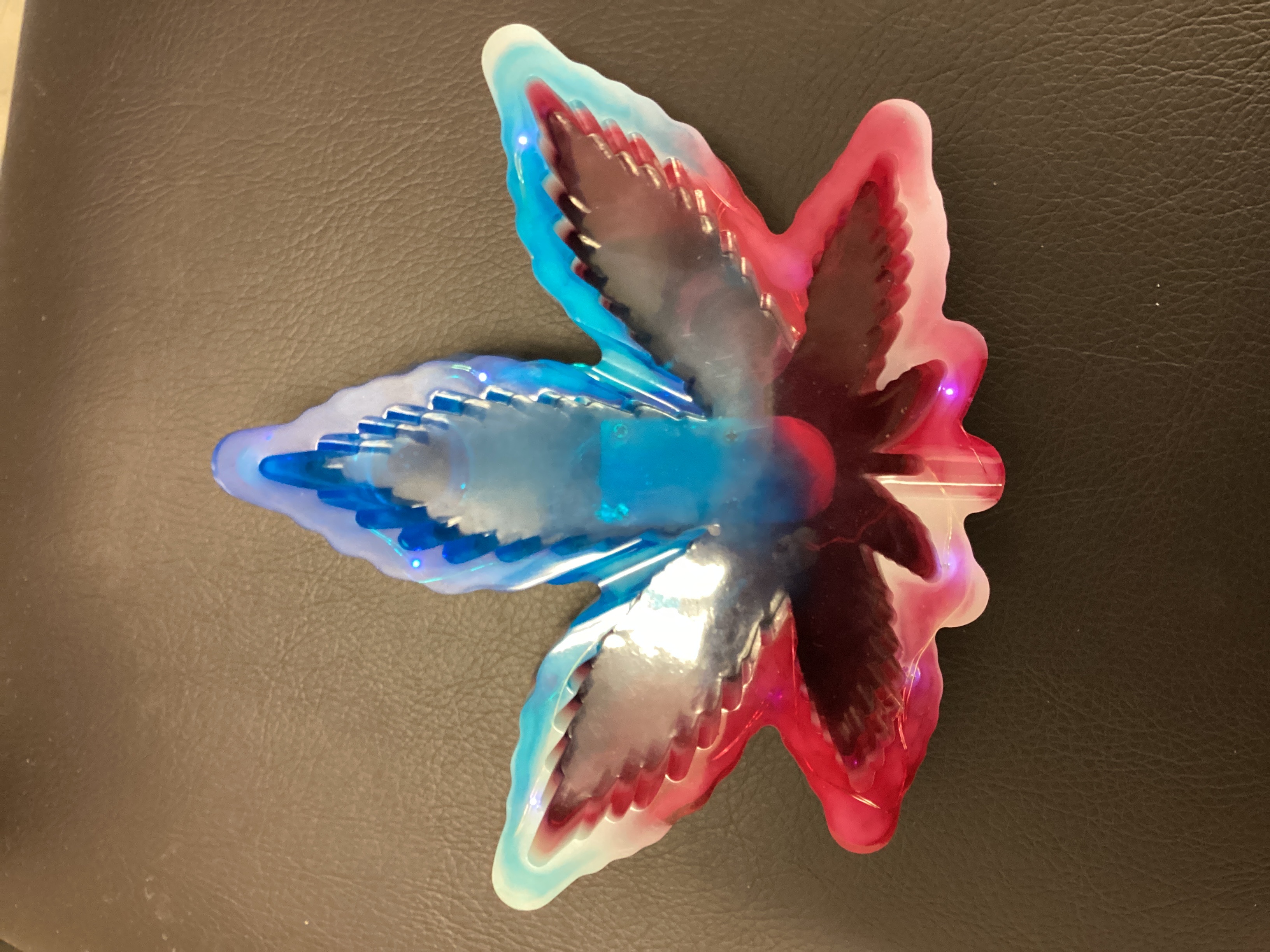 Photograph of product: Pot Leaf Ashtray Lights Up