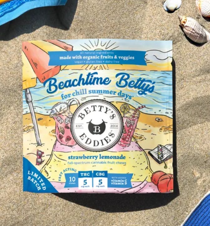 Photograph of product: Betty's Eddies Beachtime | 10pc Fruit Chews | Strawberry Lemonade