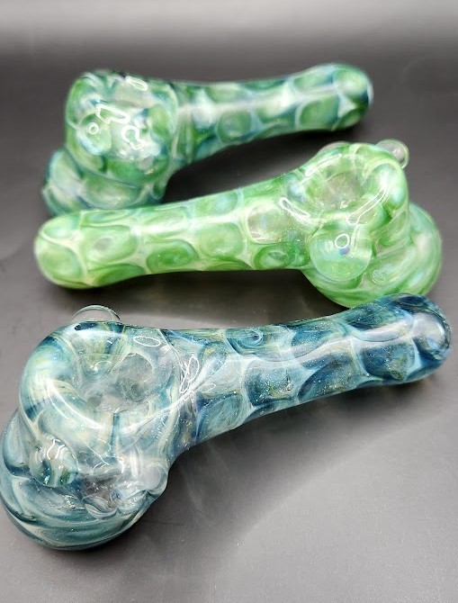 Photograph of product: Glass - Snakeskin glitter pipe w/ rainbow quartz inset thumbrest