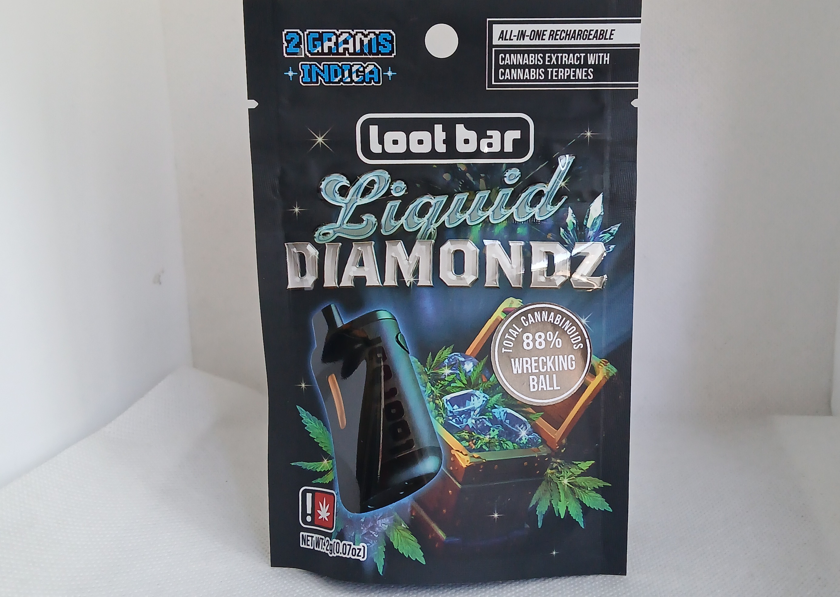 Photograph of product: LOOT BAR - DISPOSABLE - LIQUID DIAMONDZ - 2G - Oui'd - WRECKING BALL