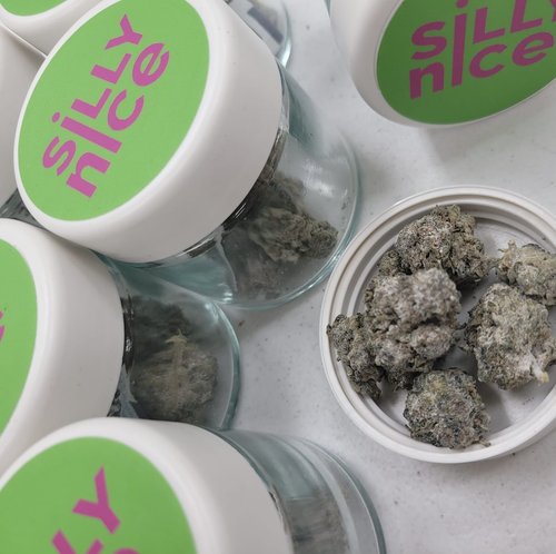 Photograph of Product: Frosted Flower - 3.5g