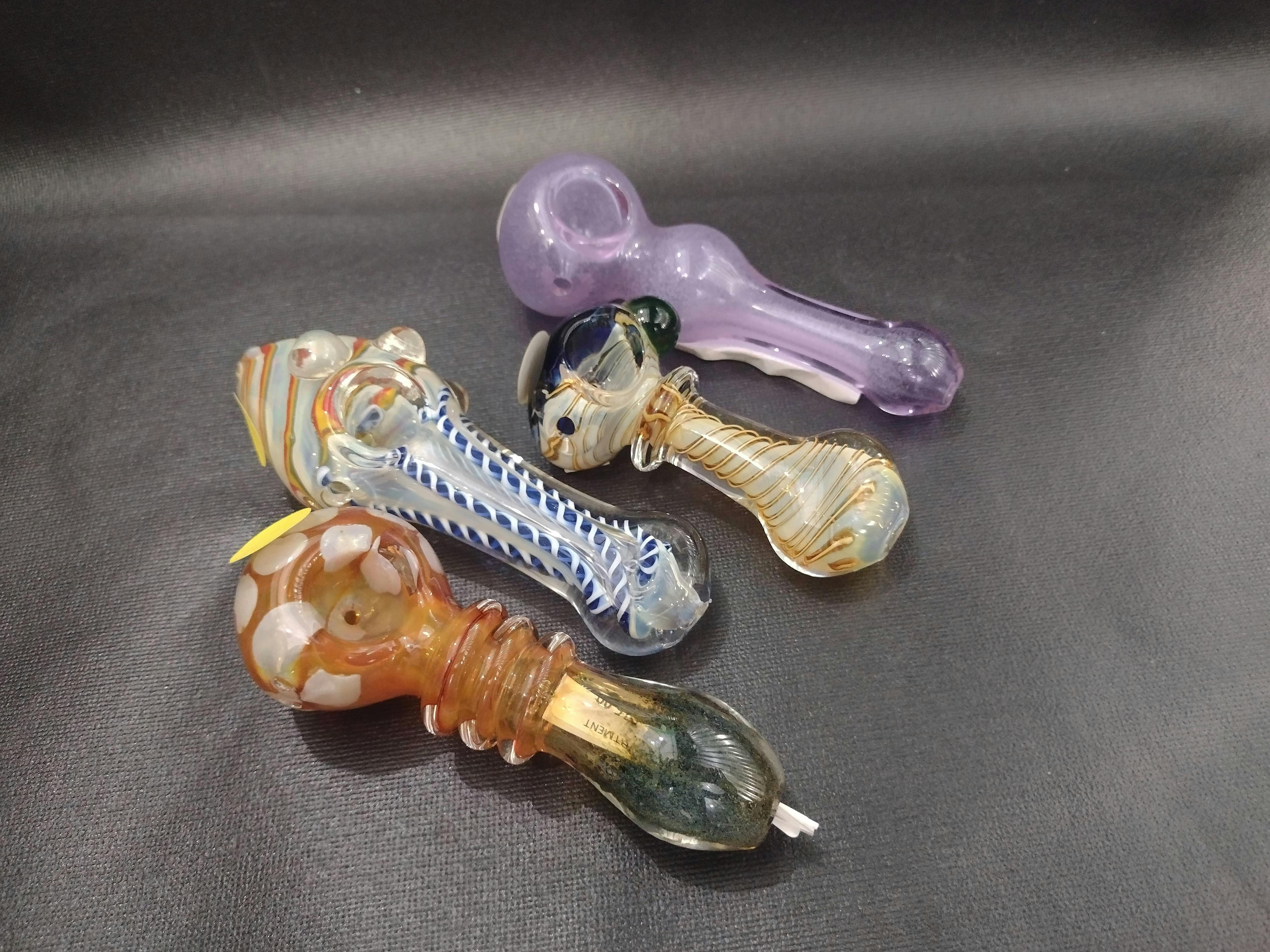 Photograph of product: $15.00 5" Glass Hand Pipe