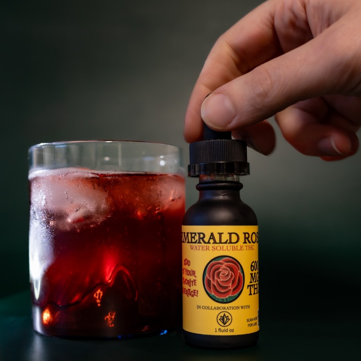 Photograph of product: EmeraldRose 600mg Nano Tincture