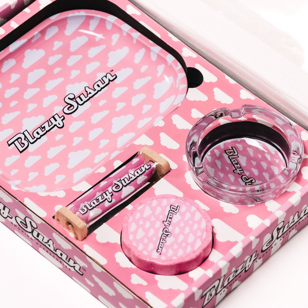 Photograph of product: Blazy Smoker's Kit | Pink Cloud
