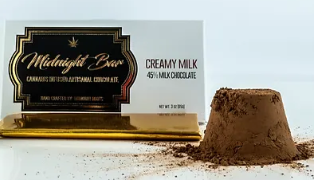 Photograph of product: Creamy Milk Chocolate | Midnight Bar | Midnight Roots | 200mg