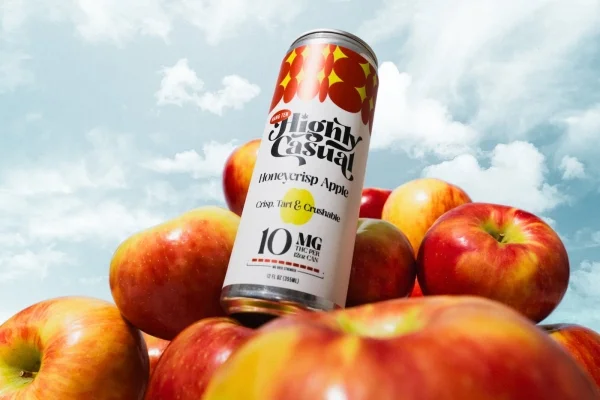 Photograph of product: HIGHLY CASUAL | BEVERAGE | 10MG | HONEYCRISP APPLE