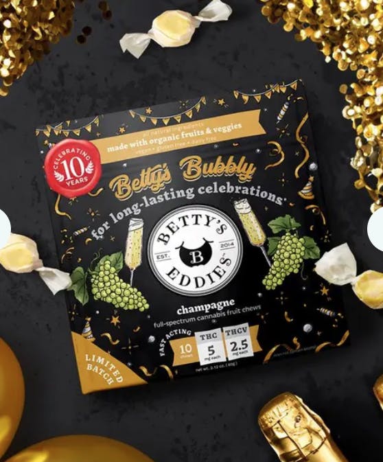 Photograph of product: Bubbly Champagne - Chews TH-oui:TH-ouiV - 10 pack | 50mg