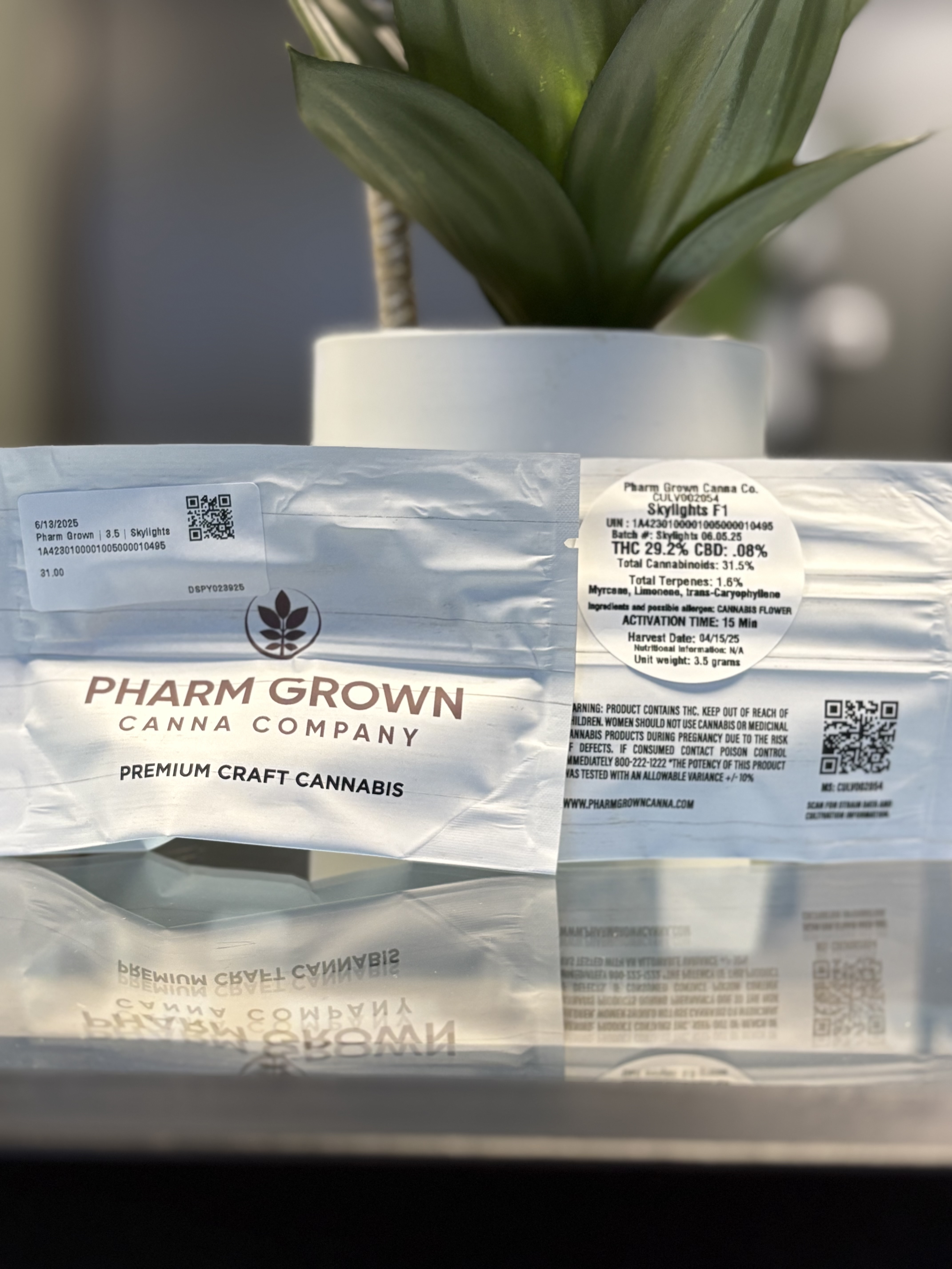 Photograph of product: Pharm Grown | 3.5g | Skylights
