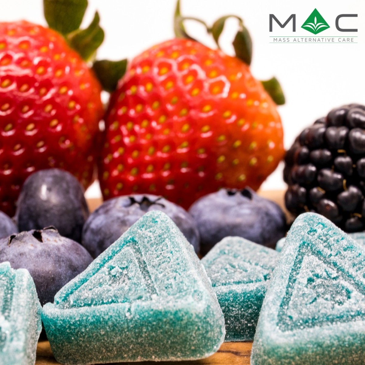 Photograph of product: sMACs Full Spectrum Tripleberry RSO Gummy 5mg 20pc