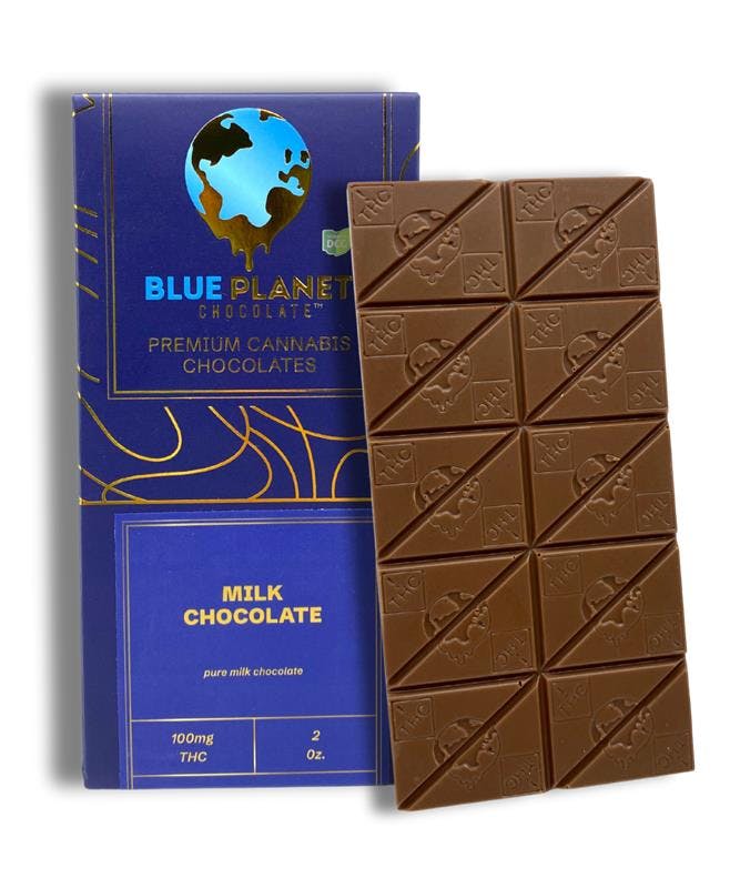 Photograph of product: Blue Planet White Chocolate Strawberries and Cream Bar | 20 Pack