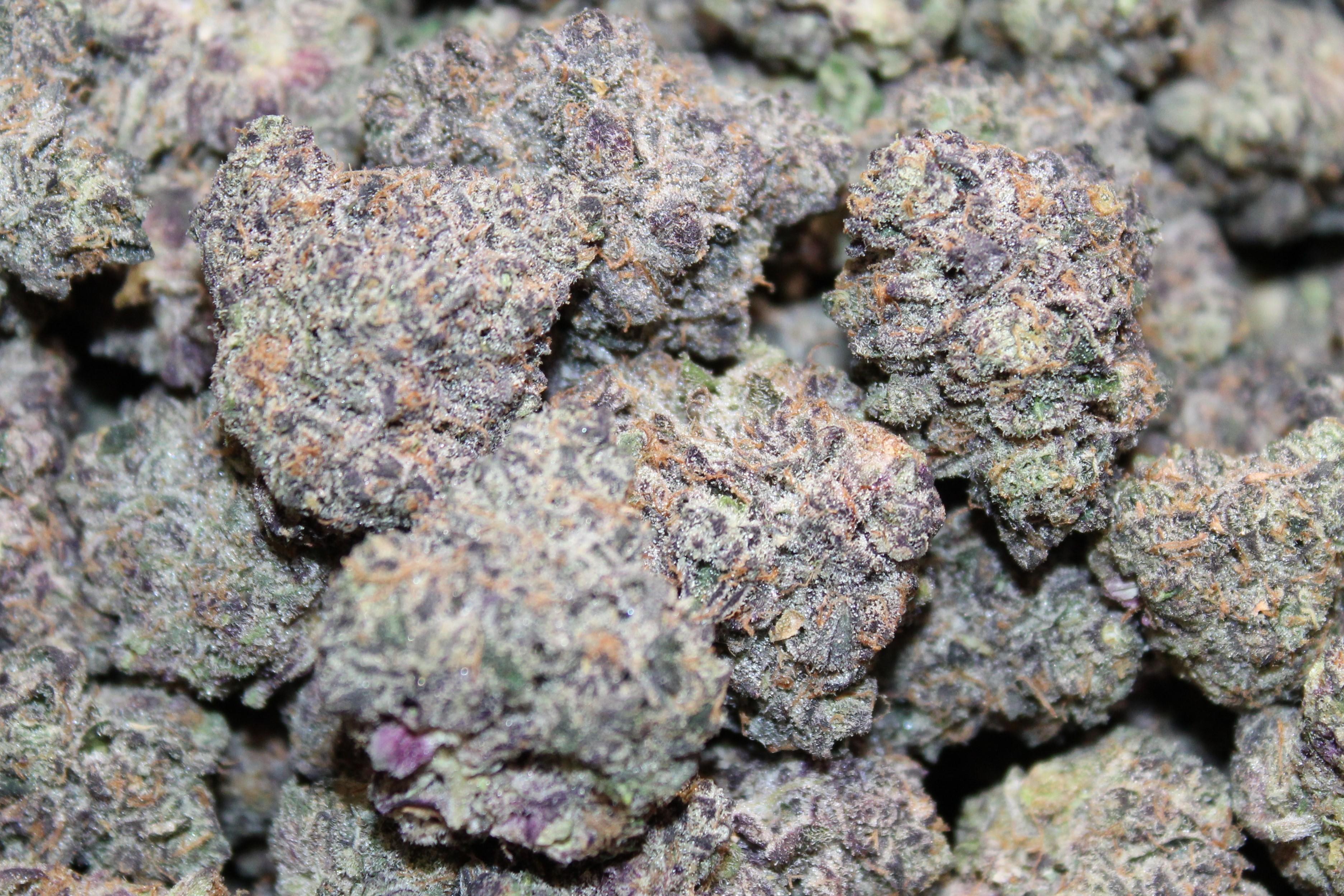 Photograph of product: Rainbow Zangria | Krave Oui'd Co. - 28g