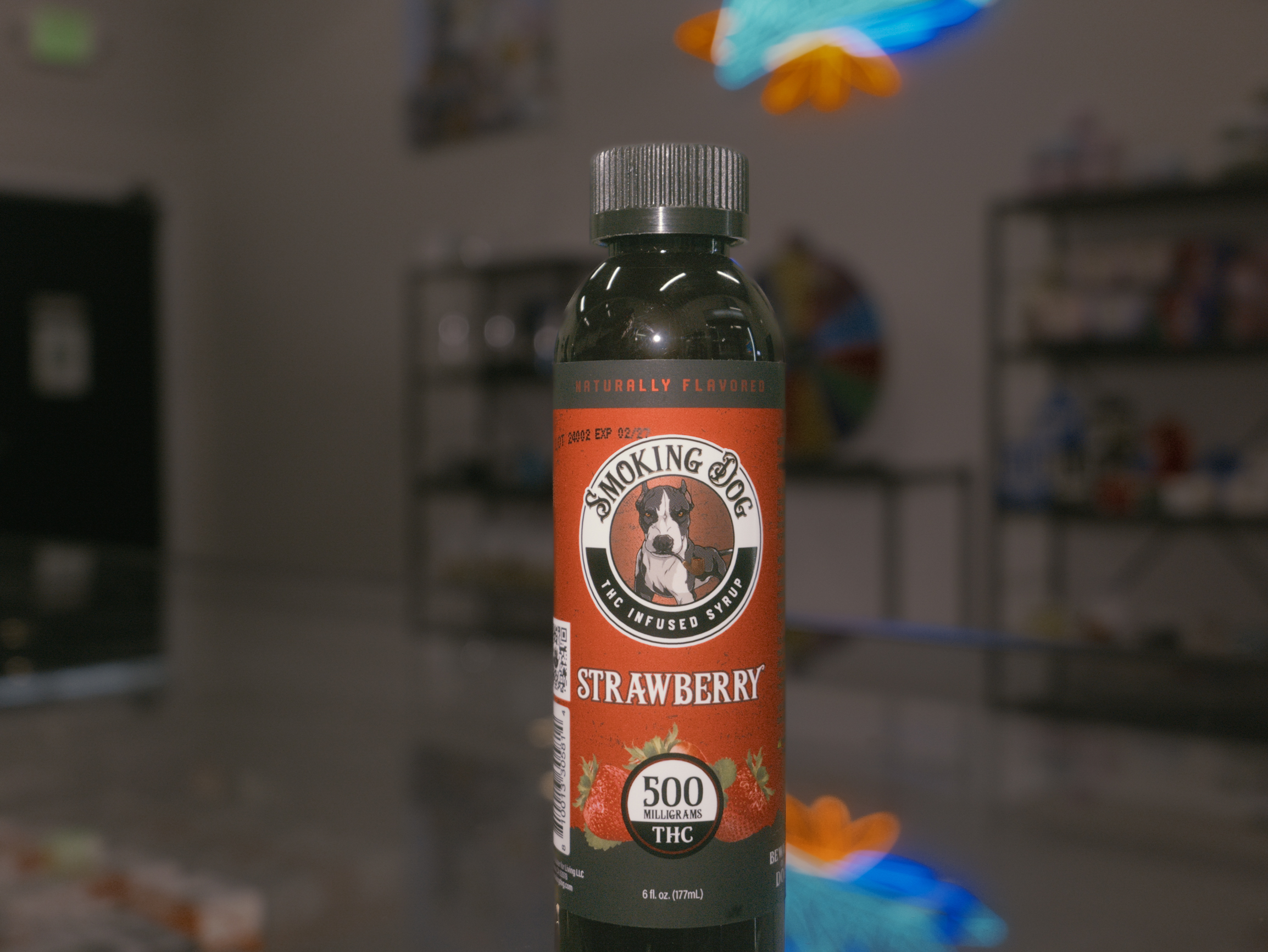 Photograph of product: SMOKING DOG - SYRUP - STRAWBERRY