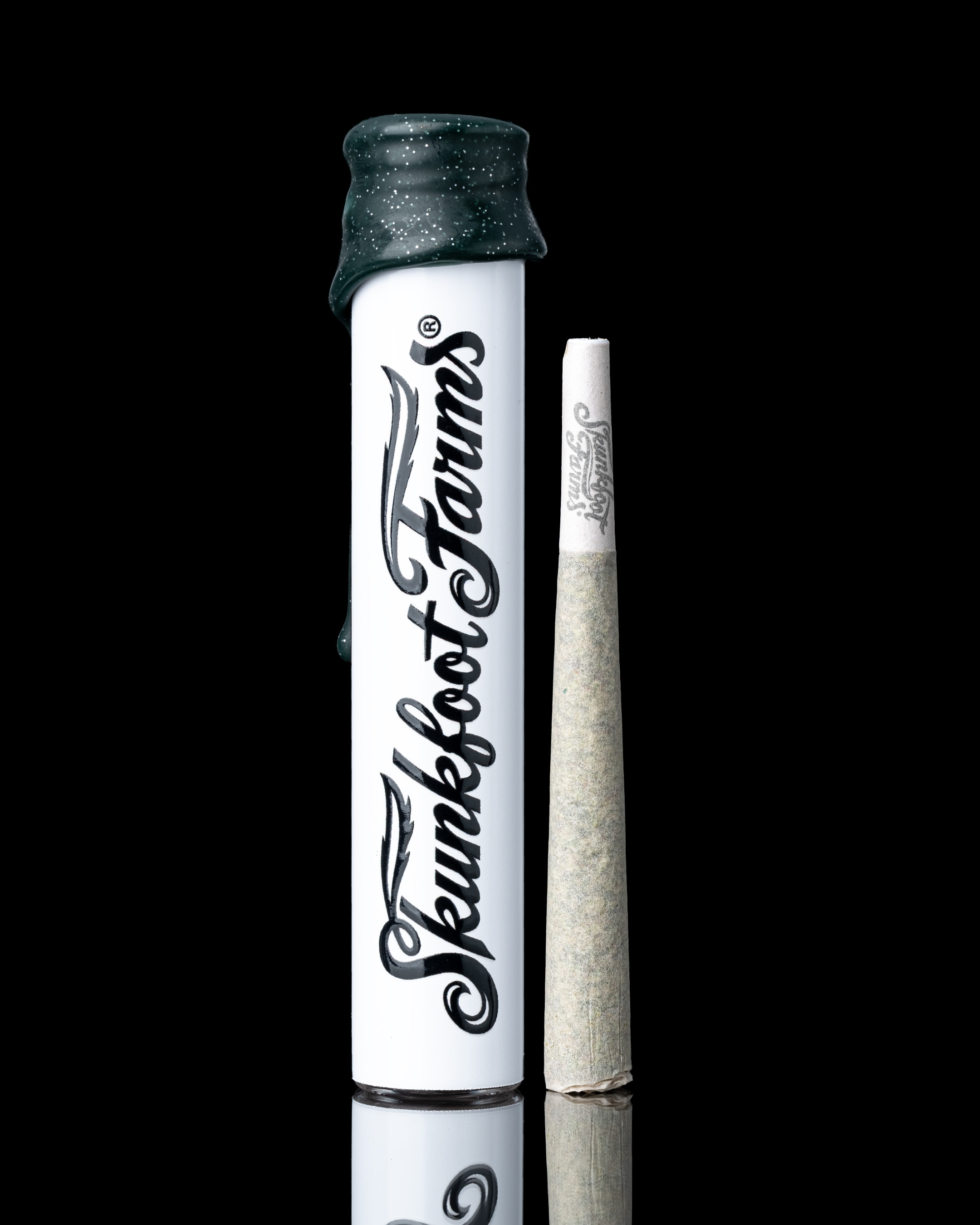 Photograph of product: Skunkfoot Farms: Strawberry Fizz Pre-roll