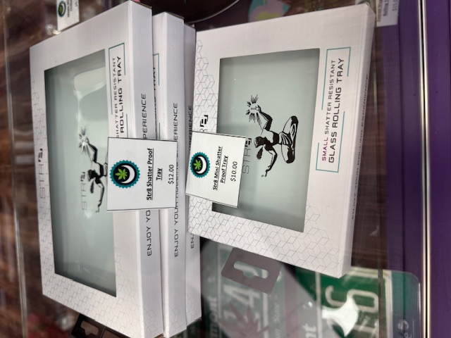 Photograph of product: STR8 - Shatter Resistant Glass Rolling Tray - Medium