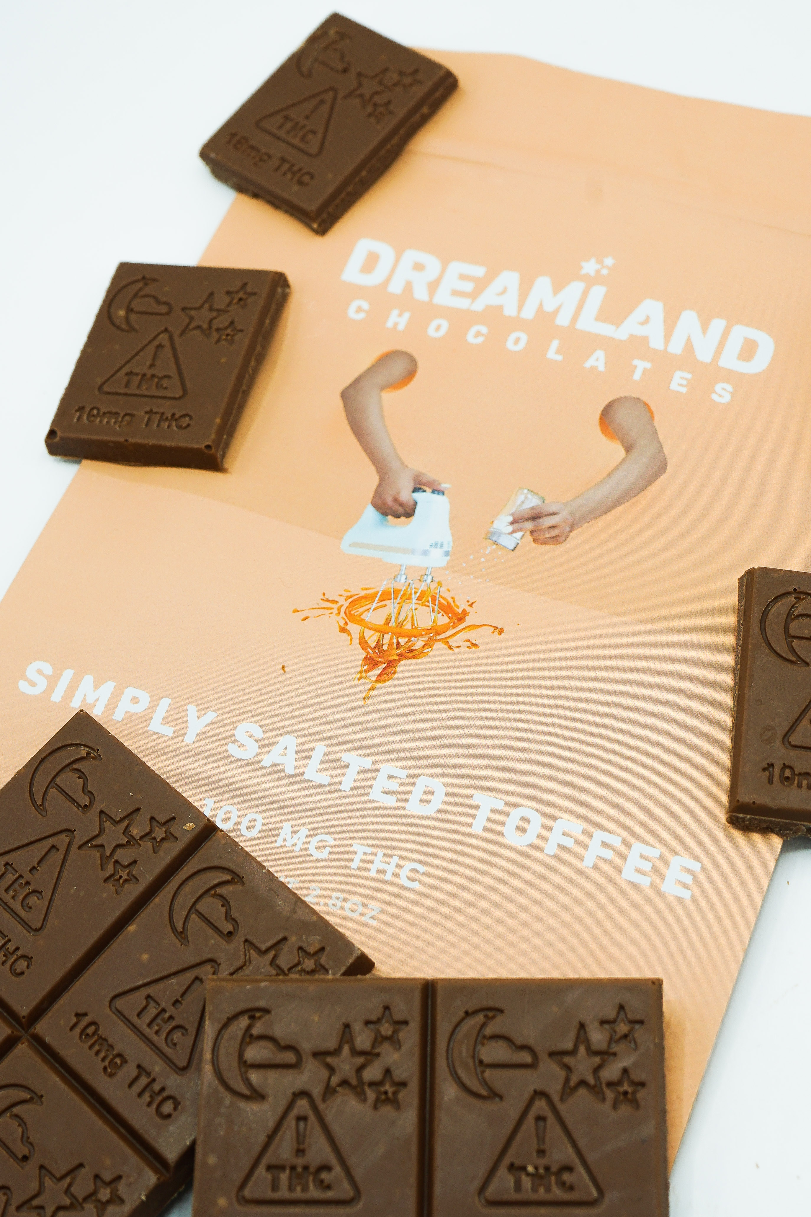 Photograph of product: Dreamland Simply Salted Toffee Chocolate Bar 100mg