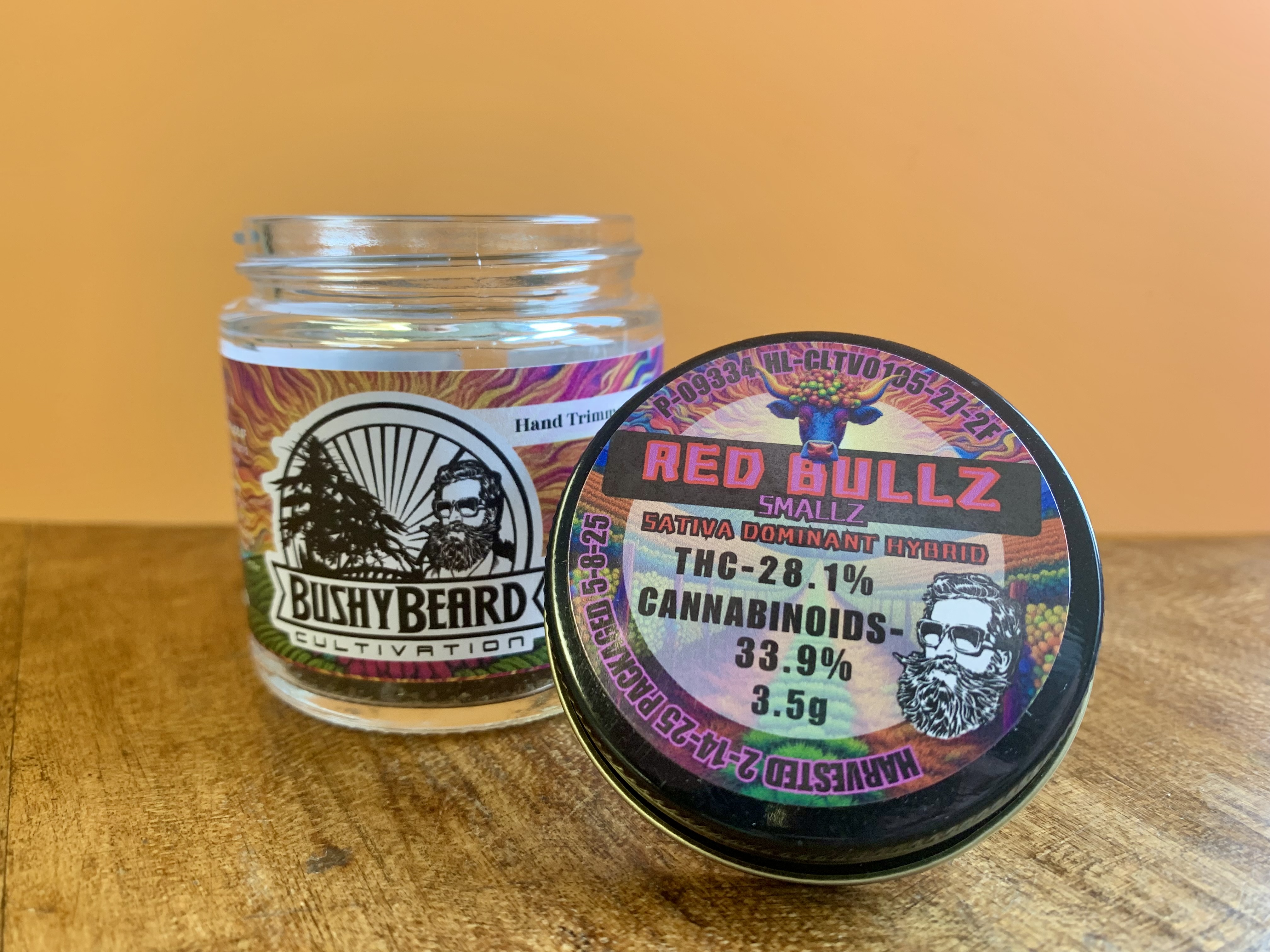 Photograph of product: Bushy Beard |  Red Bullz Smallz | Flower |  3.5 g  | 28.1% TH-oui - 3.5g