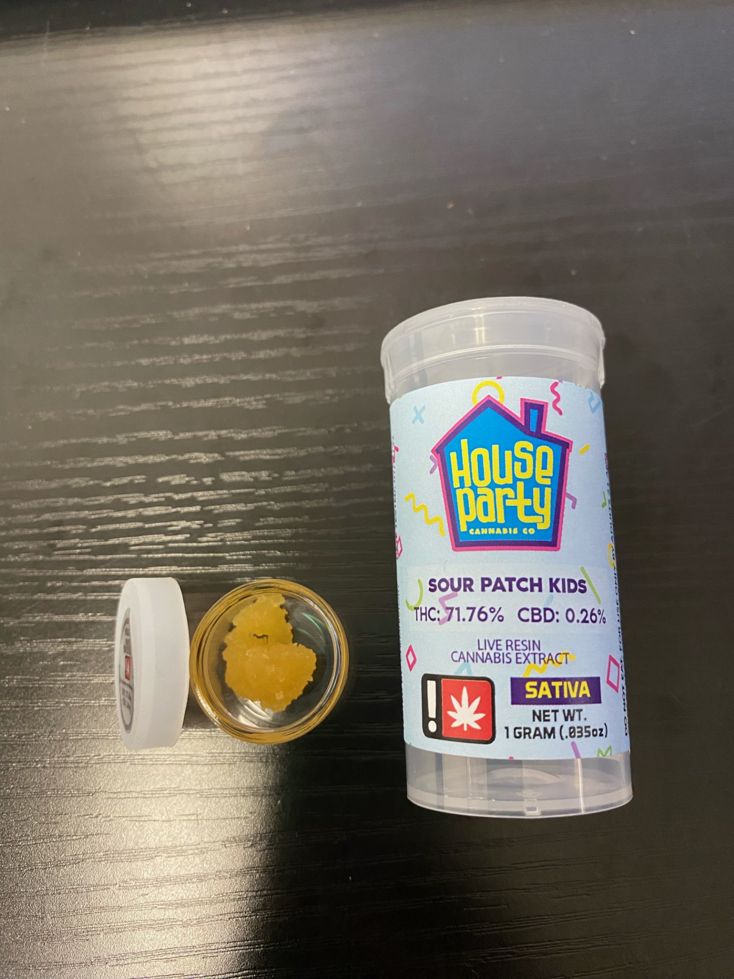 Photograph of product: HOUSE PARTY - EXTRACT - LIVE RESIN SUGAR - 1G - HYBRID - 1984