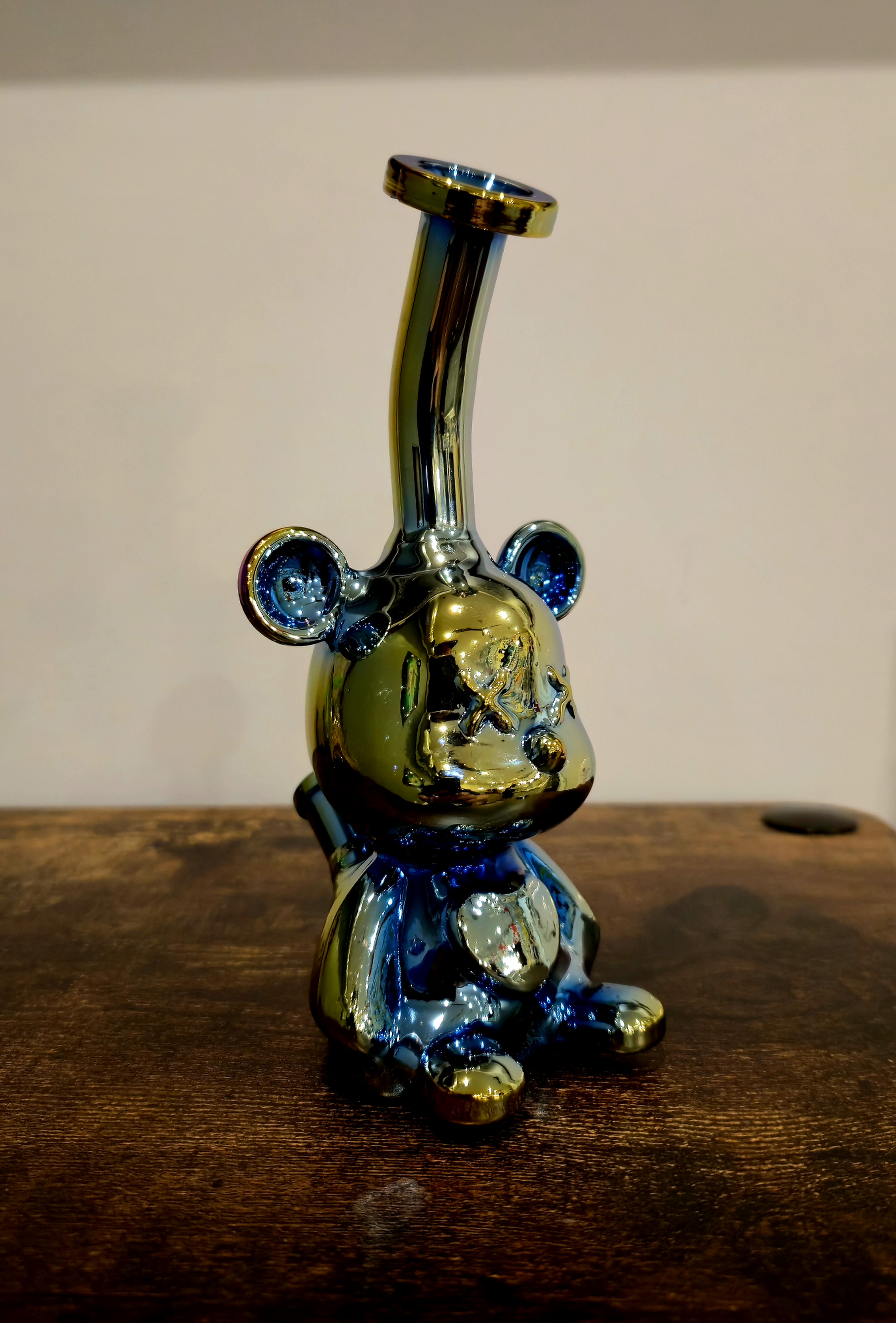 Photograph of product: Rigs - Mini Bear Iridescent Glass Rig
