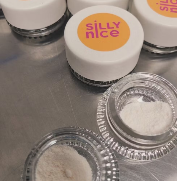 Photograph of product: Silly Nice | 0.5g Diamond Powder