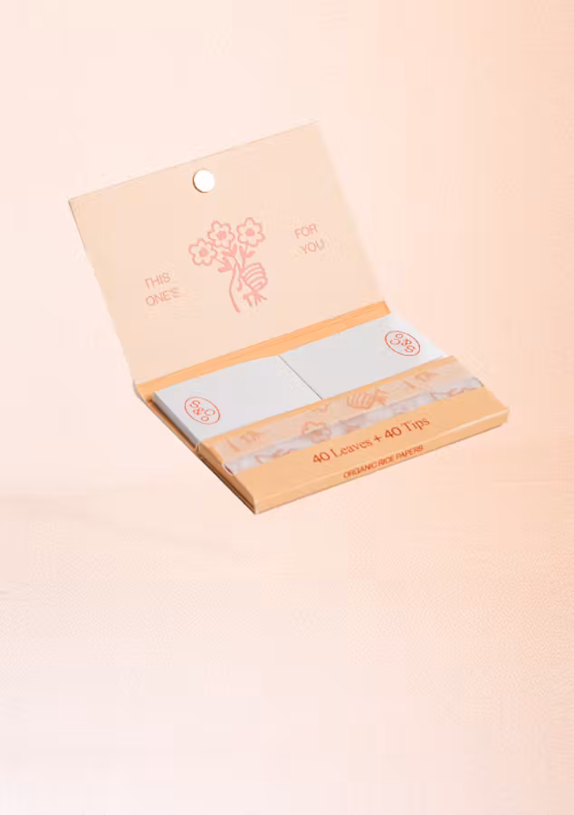 Photograph of product: Floral Pink Rolling Papers