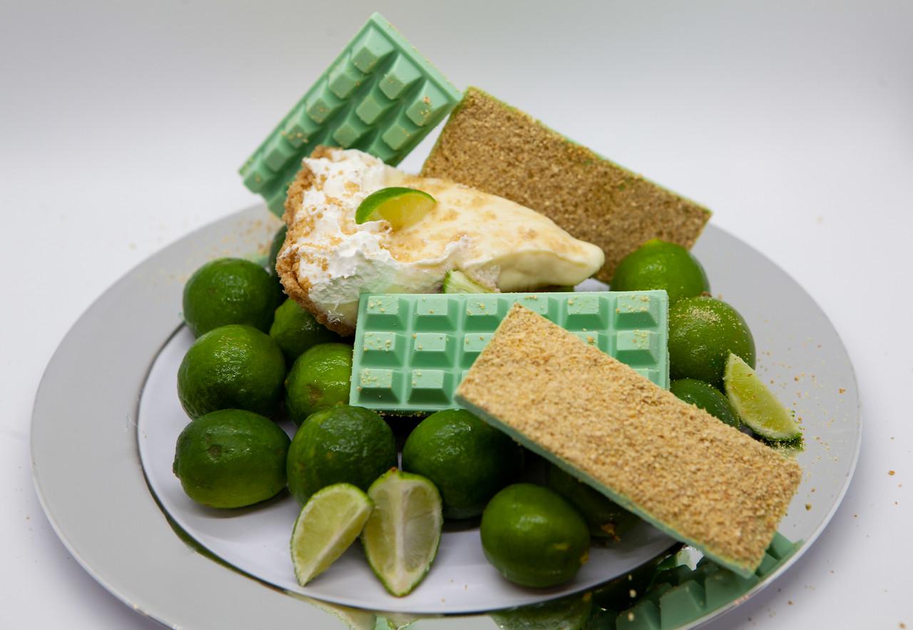 Photograph of product: Juicy | 1,000mg Chocolate Bar | Key Lime Surprise